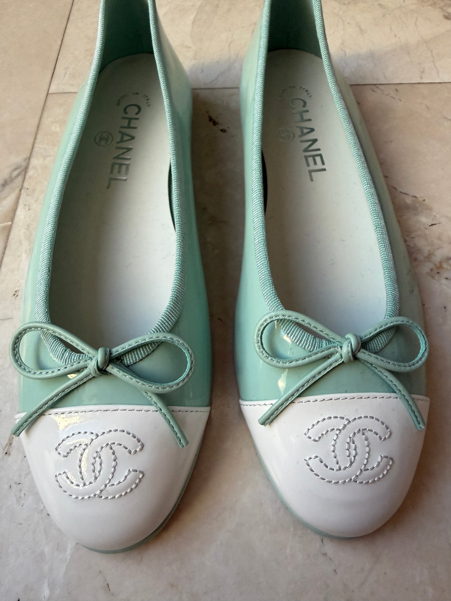 CHANEL MINTY TURQUOISE LIGHT GREEN PATENT LEATHER WHITE CC CAP TOE BALLET BALLERINA FLATS
