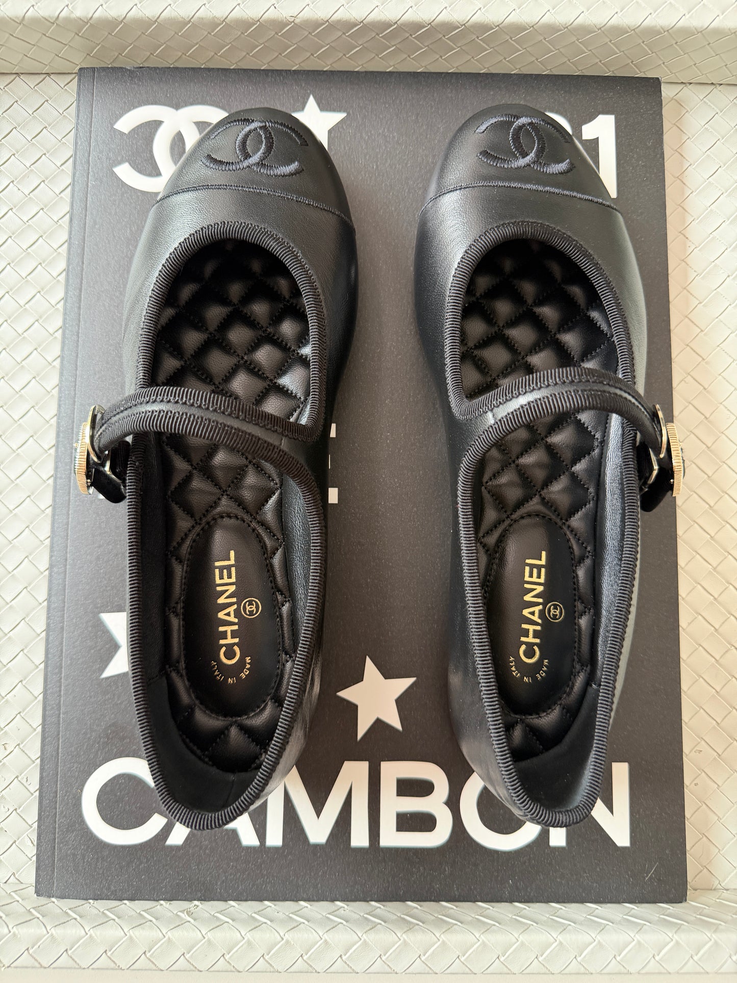 2026 CHANEL CC LOGO BLACK LEATHER CAP TOE MARYJANE BALLET FLATS SHOES GOLD BUCKLE