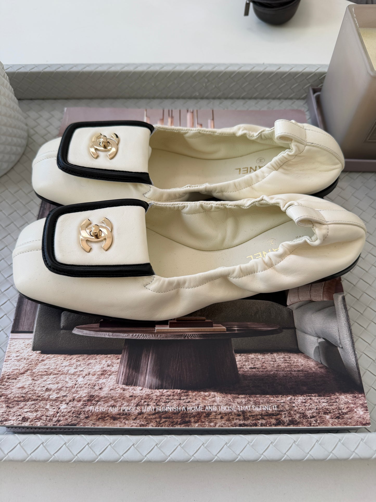 Chanel SS 26 Blazy Ivory Lambskin Square Toe CC Logo Turn-lock Crunchy Ballet Flats