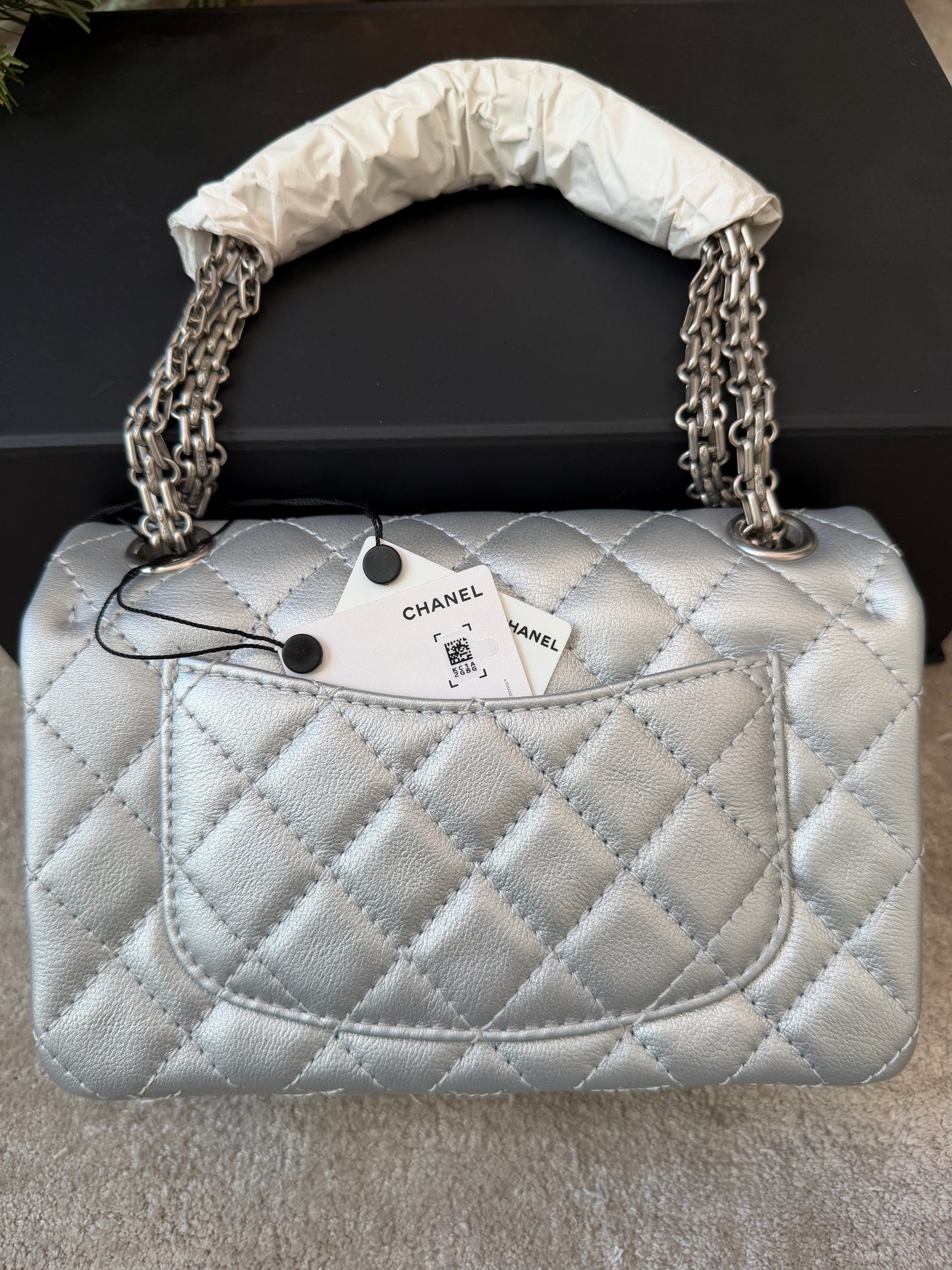 2021A CHANEL MINI REISSUE 2.55 METALLIC SILVER GOATSKIN LEATHER FLAP LEATHER BAG CHAIN CROSS BODY