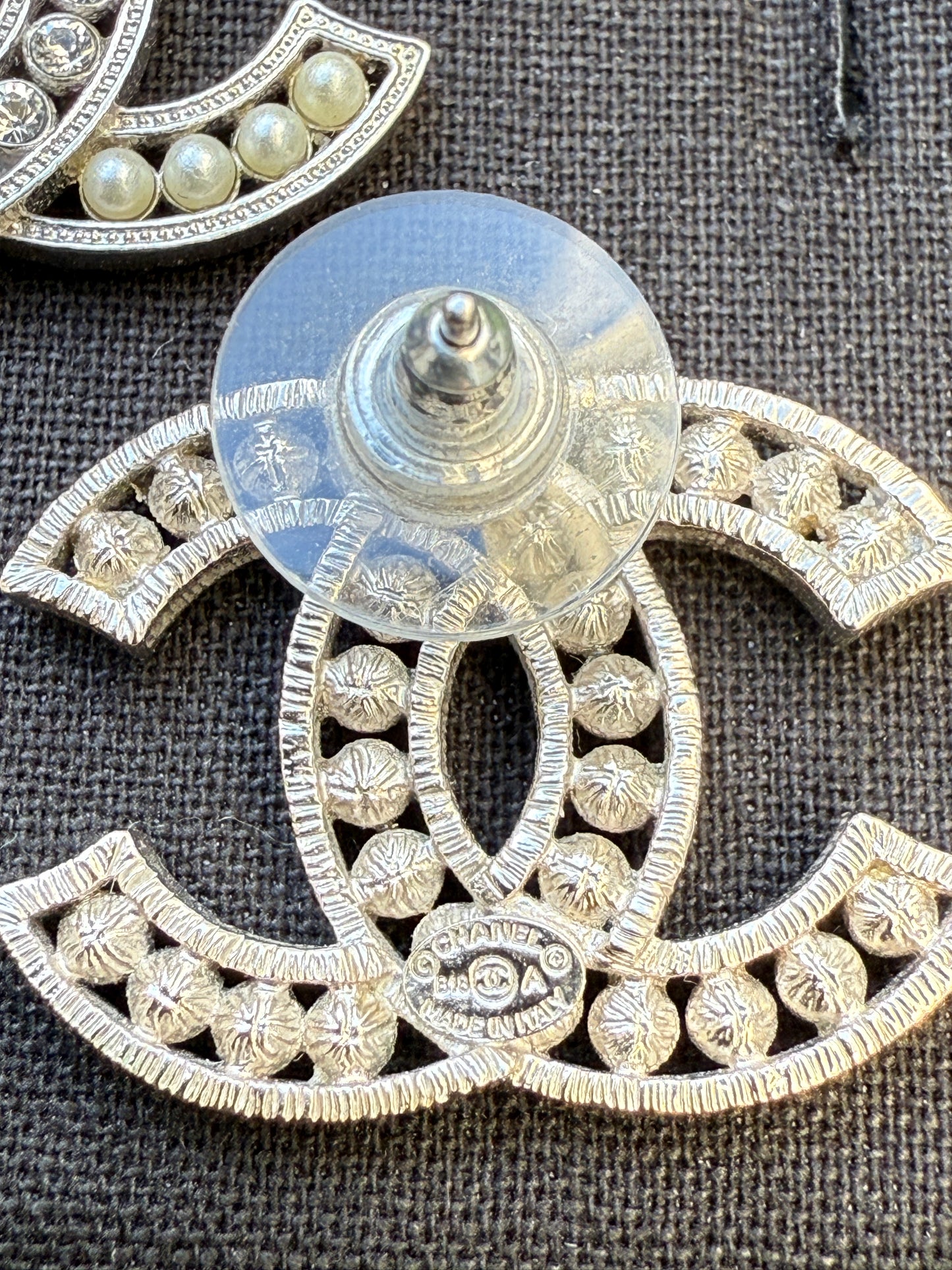 CHANEL 2018B CLASSIC SILVER TONE BIG CC LOGO CRYSTALS AND PEARLS STUDS EARRINGS