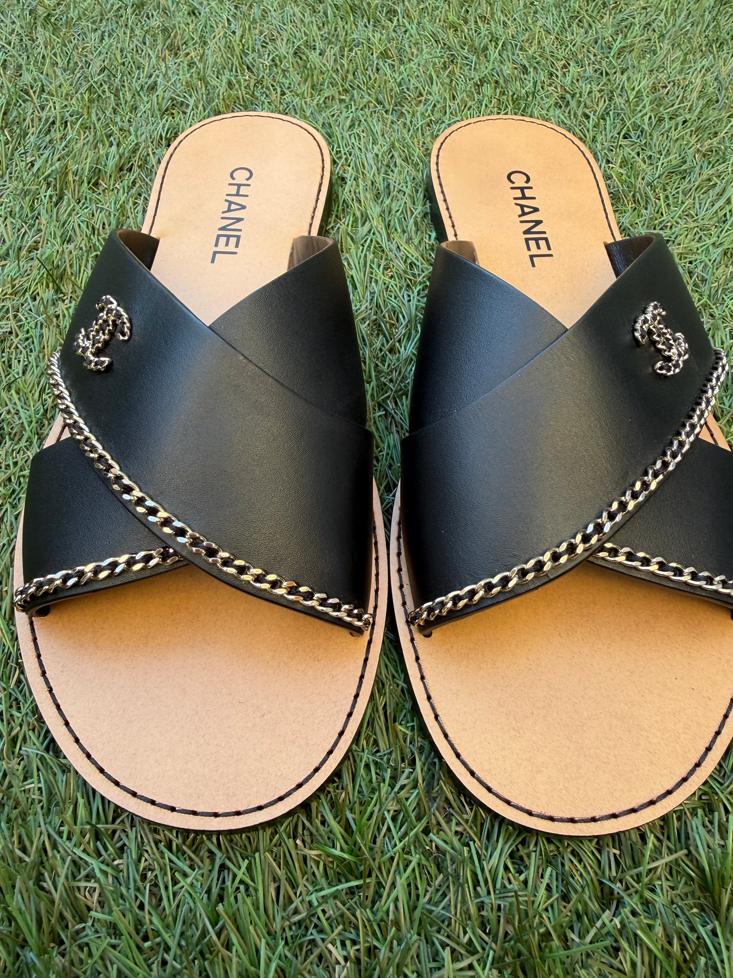 CHANEL GOLD CHAIN CC LOGO BLACK LEATHER FLAT SHOES FLIP FLOP SANDALS MULES