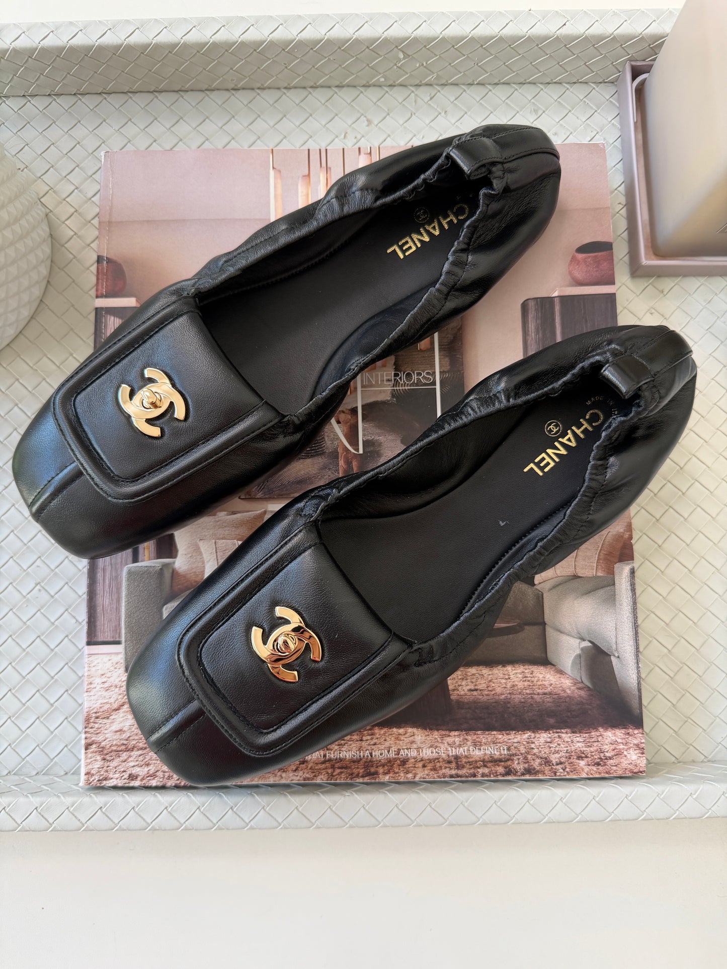 Chanel SS 26 Blazy Black Lambskin Square Toe CC Logo Turn-lock Crunchy Ballet Flats