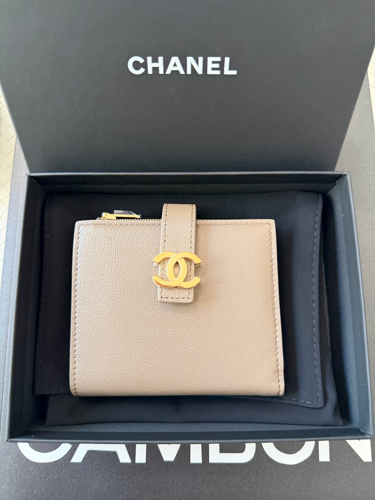 Chanel Metier’s d’Art 26A Bifold Dark Khaki Fonce Chèvre Leather Gold CC Logo Small Wallet Card Holder