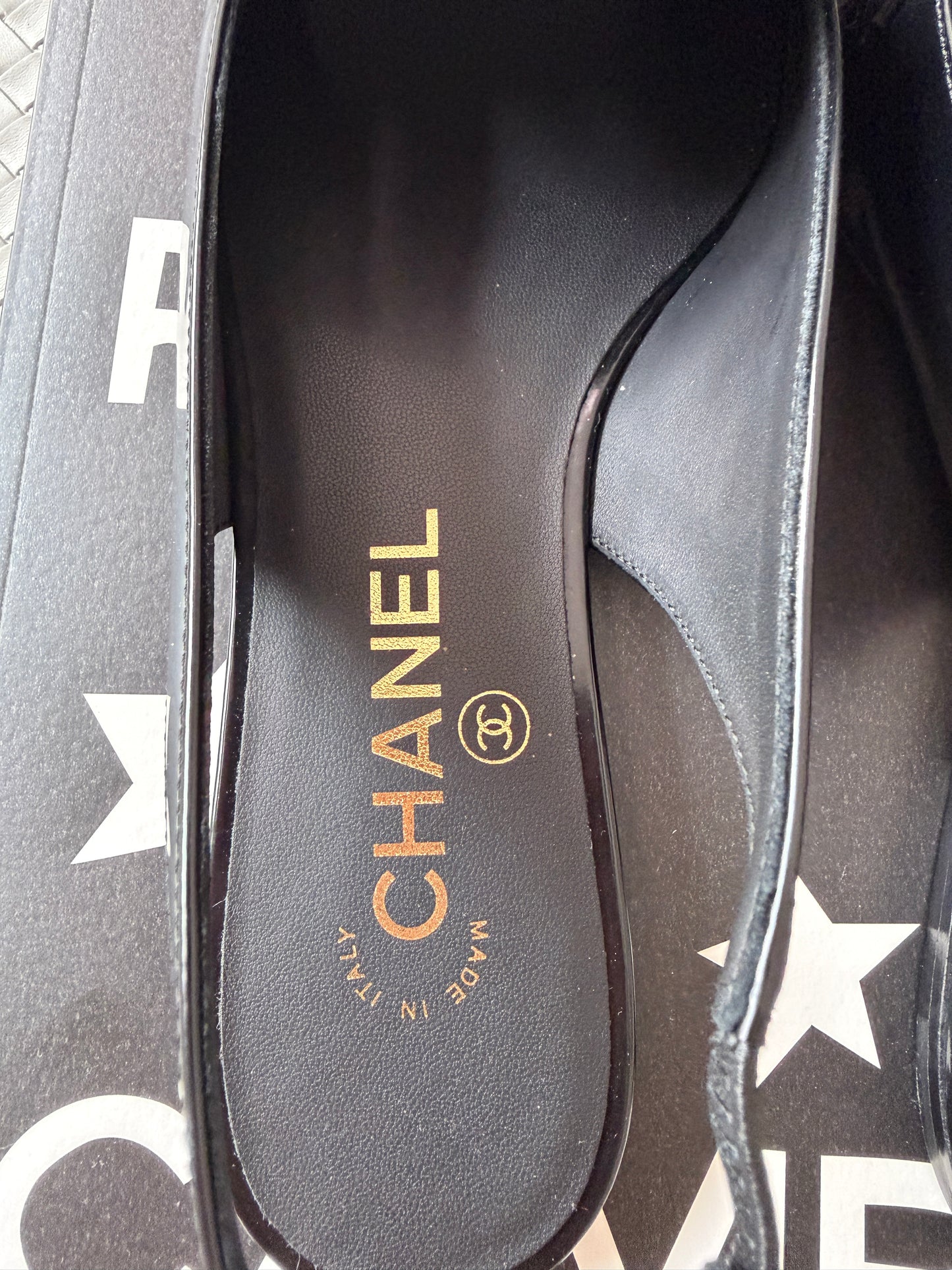 CHANEL F/W 2026 BLACK SHINY CALFSKIN LEATHER SLINGBACK LOAFER SHOES GOLD CC LOGO BLAZY