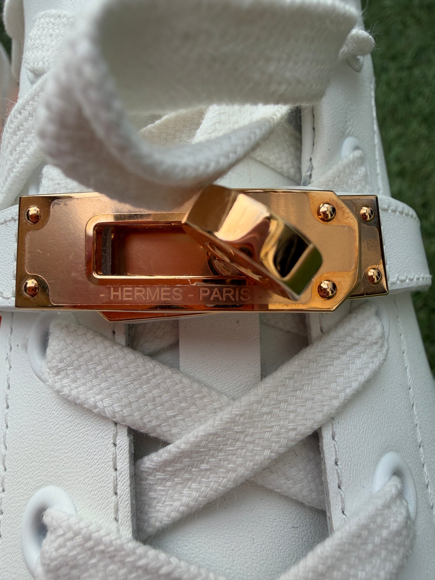 $1.7K HERMES KELLY BUCKLE DAY WHITE BLANC LEATHER WITH ROSE GOLD HW SNEAKERS