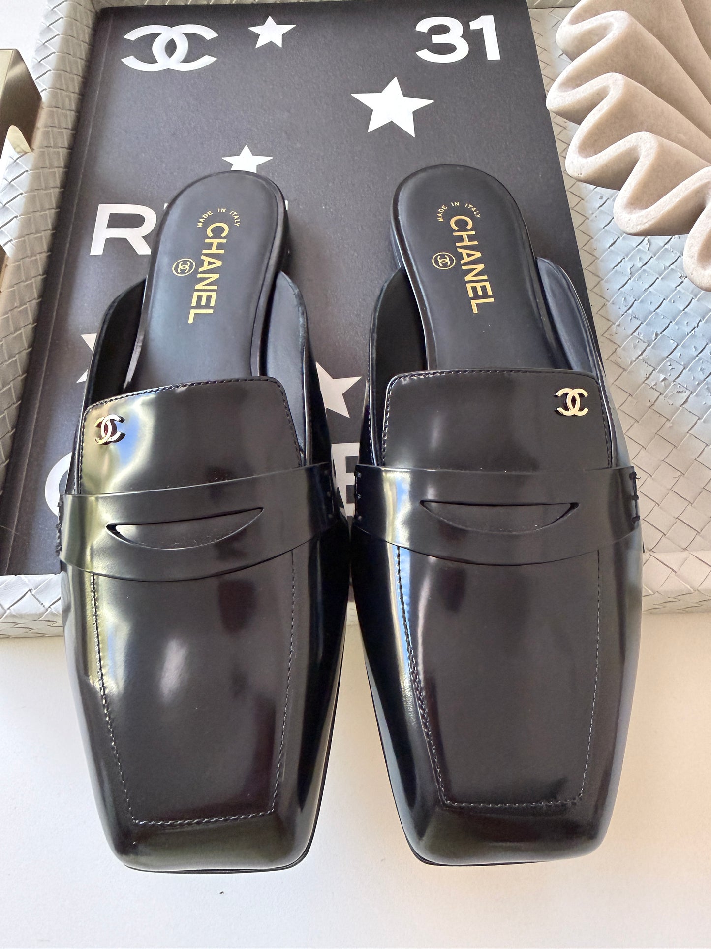 CHANEL F/W 2026 BLACK SHINY CALFSKIN LEATHER MULE LOAFERS  SQUARE TOE BLAZY MULES SLIDES