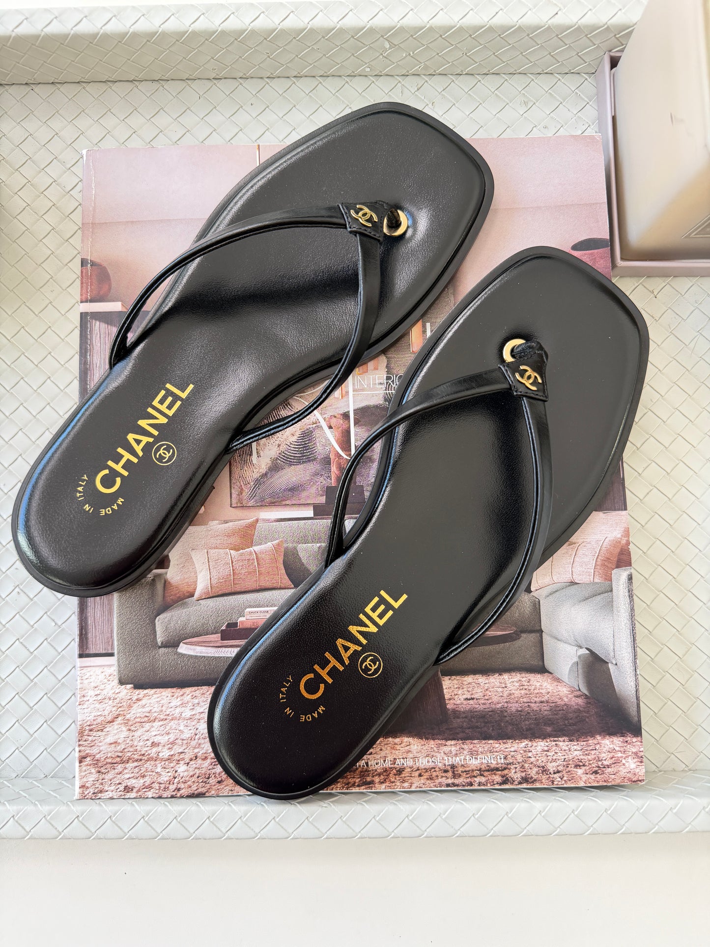 Chanel 2026 MÉTIERS D’ART Black Leather Gold CC Logo Flip Flops Slides Flat Sandals Thongs