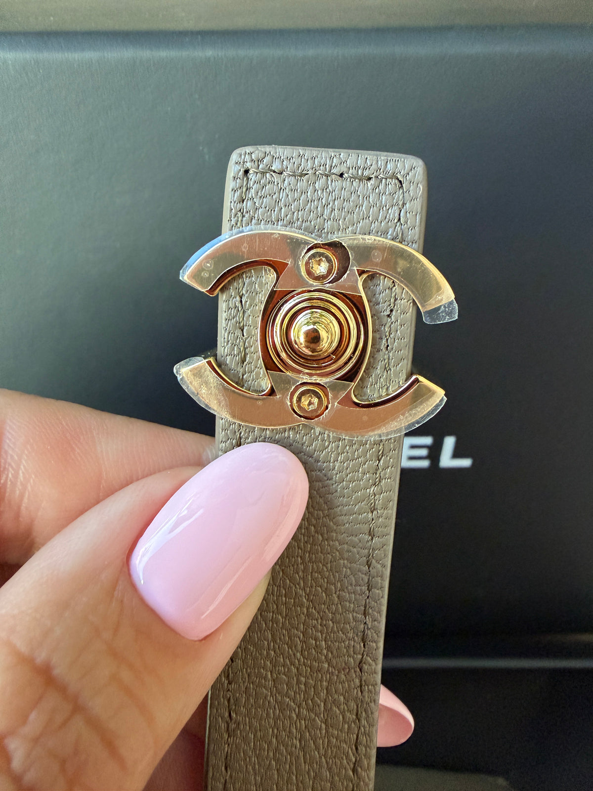 Chanel Metier’s d’Art 26A Bifold Dark Khaki Fonce Chèvre Leather Gold CC Logo Small Wallet Card Holder