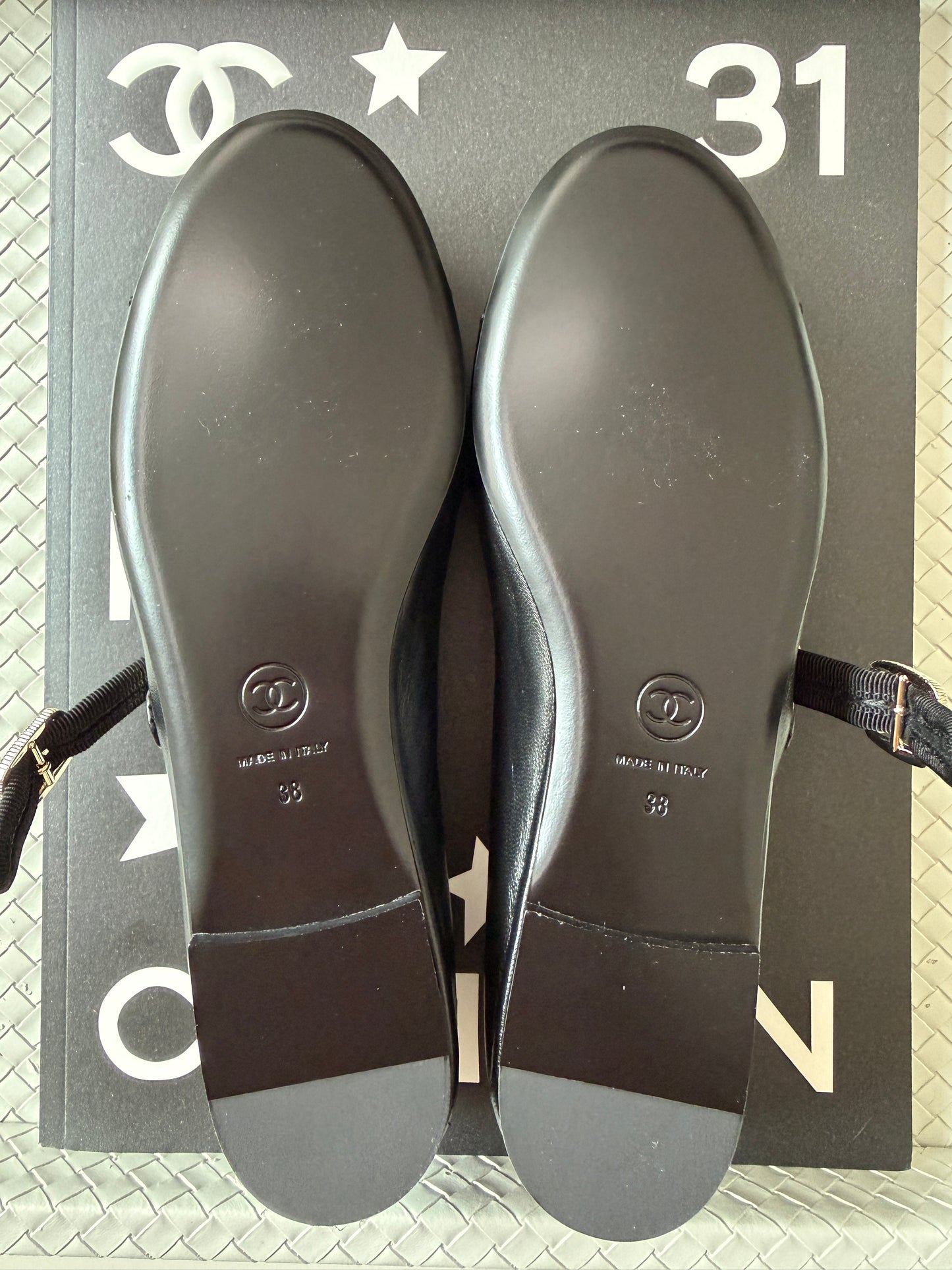 2026 CHANEL CC LOGO BLACK LEATHER CAP TOE MARYJANE BALLET FLATS SHOES GOLD BUCKLE