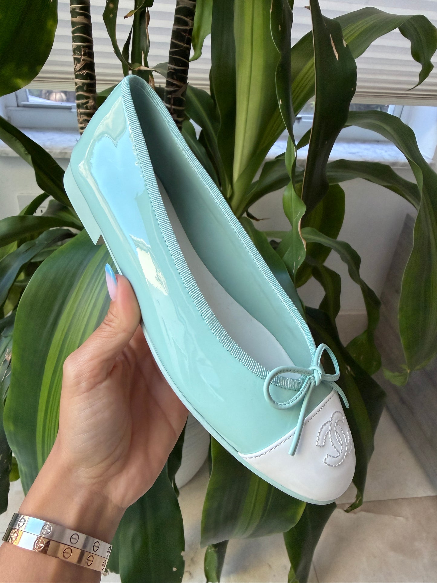CHANEL MINTY TURQUOISE LIGHT GREEN PATENT LEATHER WHITE CC CAP TOE BALLET BALLERINA FLATS