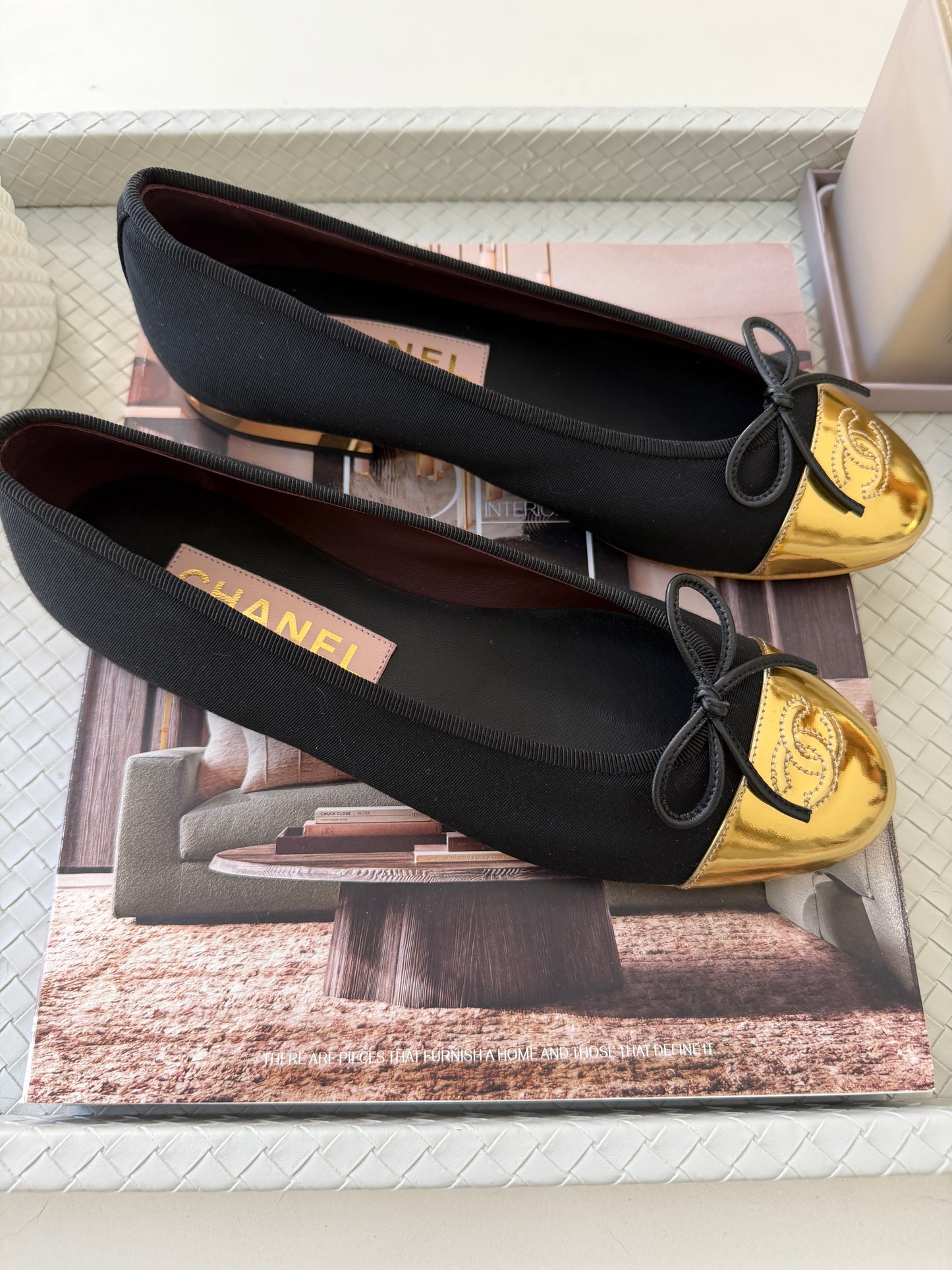 CHANEL GOLD METALLIC GROSGRAIN CC LOGO CAPTOE BLACK FABRIC BALLET FLATS SHOES
