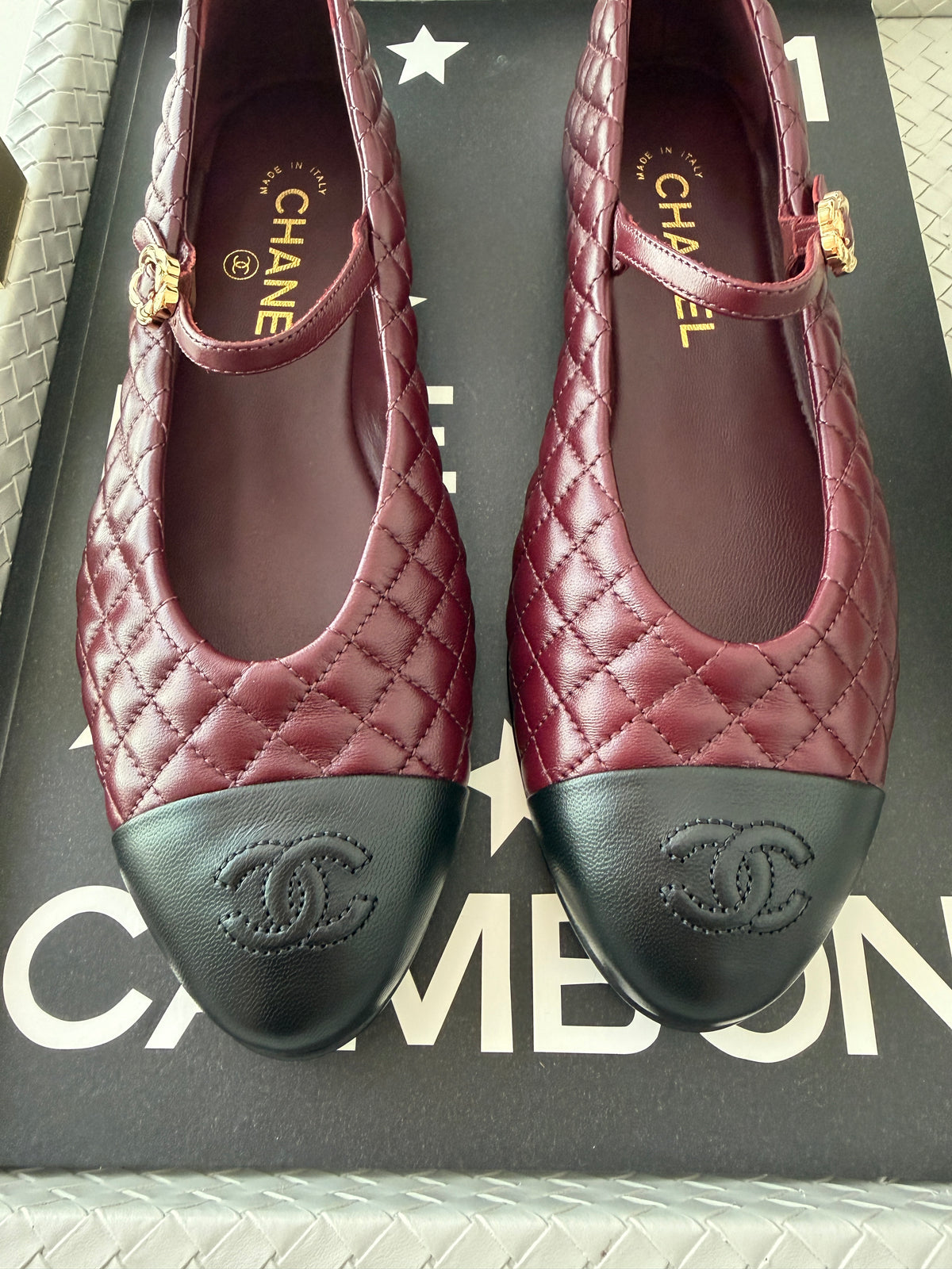 CHANEL CC LOGO BURGUNDY LEATHER MARYJANE BALLET BALLERINA FLATS SHOES GOLD BUCKLE QUILTED BLACK CAP TOE
