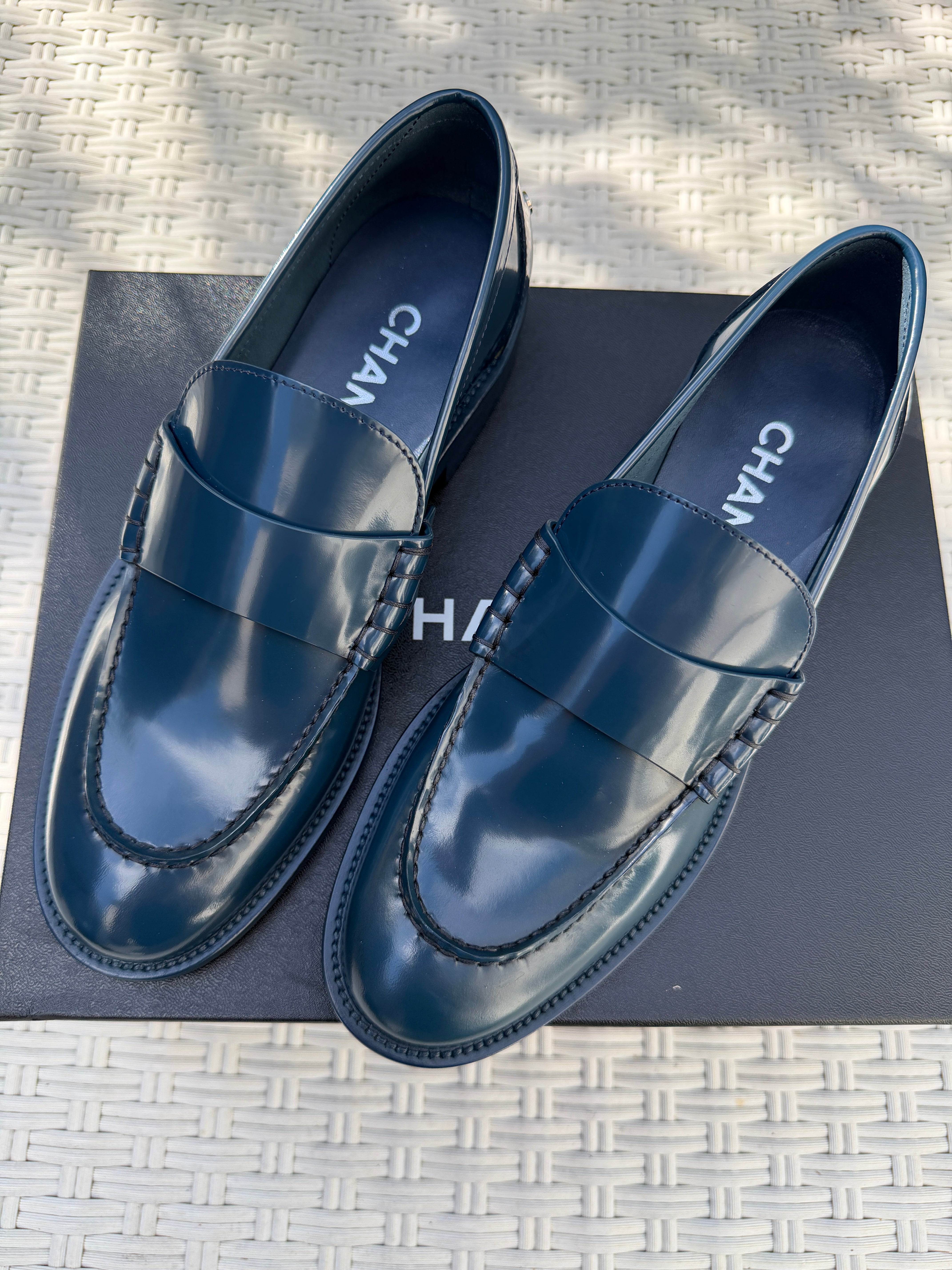 2023 CHANEL NAVY BLUE SHINY LEATHER SILVER LOGO LOAFERS OXFORD