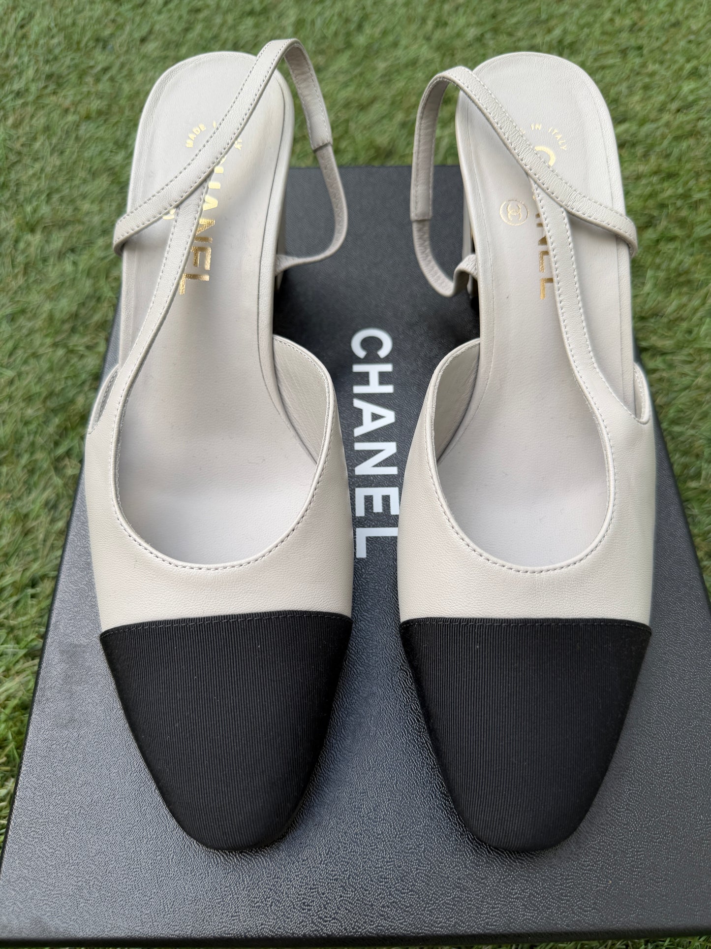 CHANEL CLASSIC LOGO LIGHT GRAY LEATHER SLINGBACK LOW HEEL SLINGBACKS CAP TOE