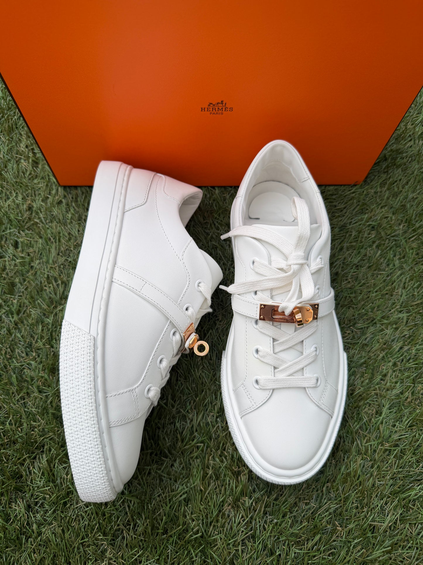 $1.7K HERMES KELLY BUCKLE DAY WHITE BLANC LEATHER WITH ROSE GOLD HW SNEAKERS