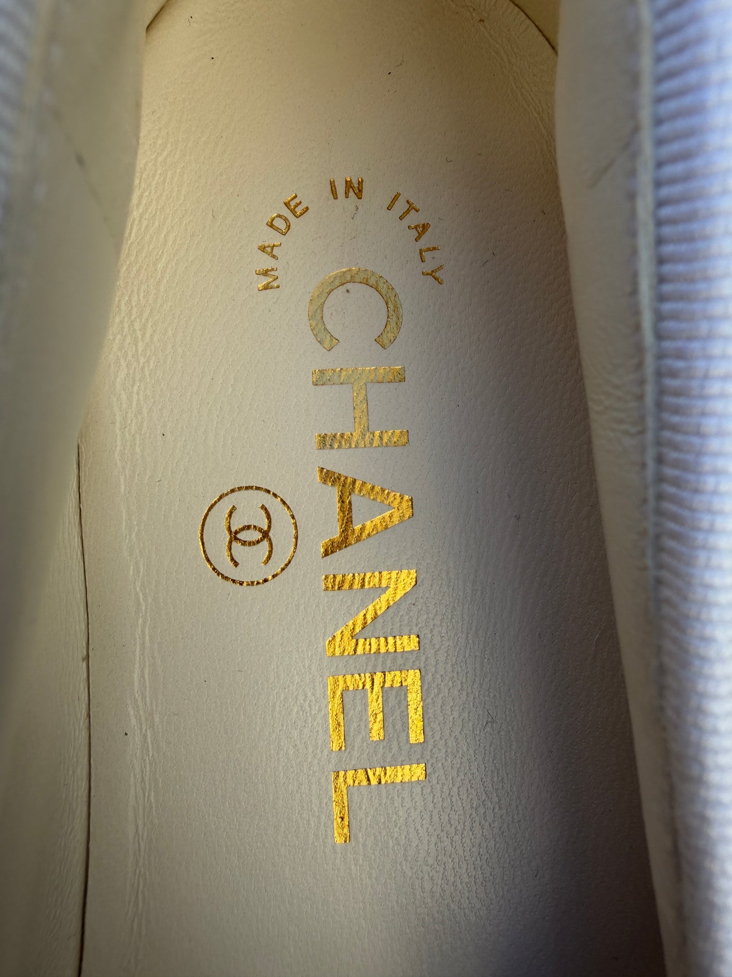 CHANEL WHITE LOGO CAMELLIA EMBOSSED EMBROIDERED FABRIC NYLON BALLET BALLERINA FLATS CAP TOE