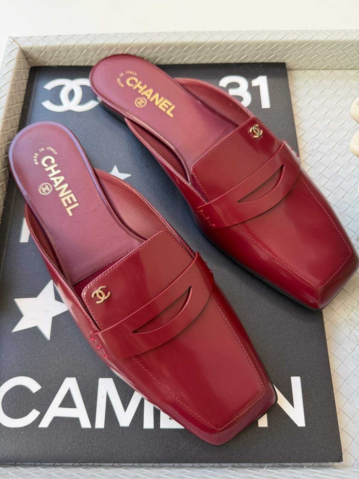 CHANEL F/W 2026 BURGUNDY SHINY CALFSKIN LEATHER MULE LOAFERS  SQUARE TOE BLAZY MULES SLIDES