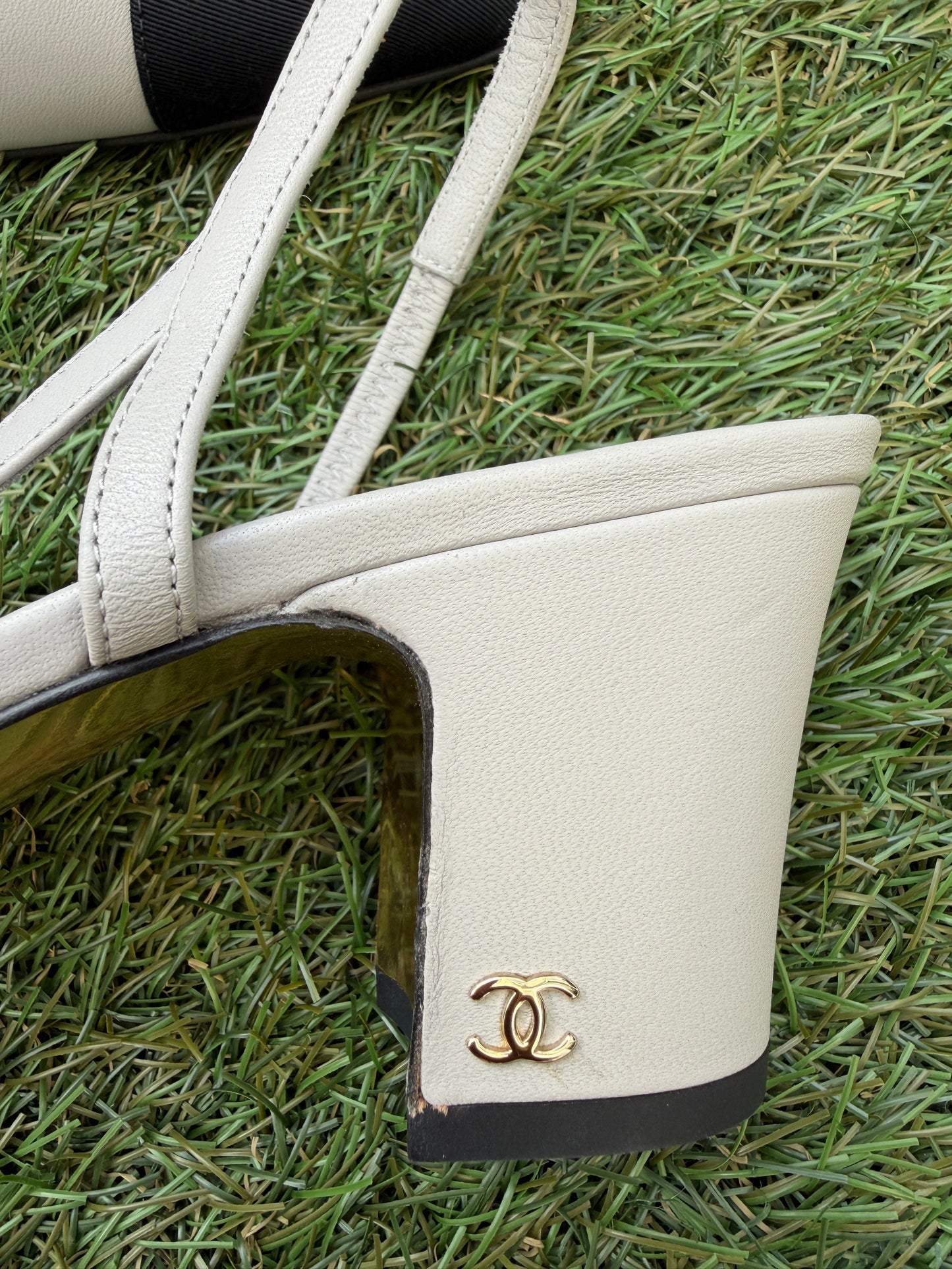 CHANEL CLASSIC LOGO LIGHT GRAY LEATHER SLINGBACK LOW HEEL SLINGBACKS CAP TOE