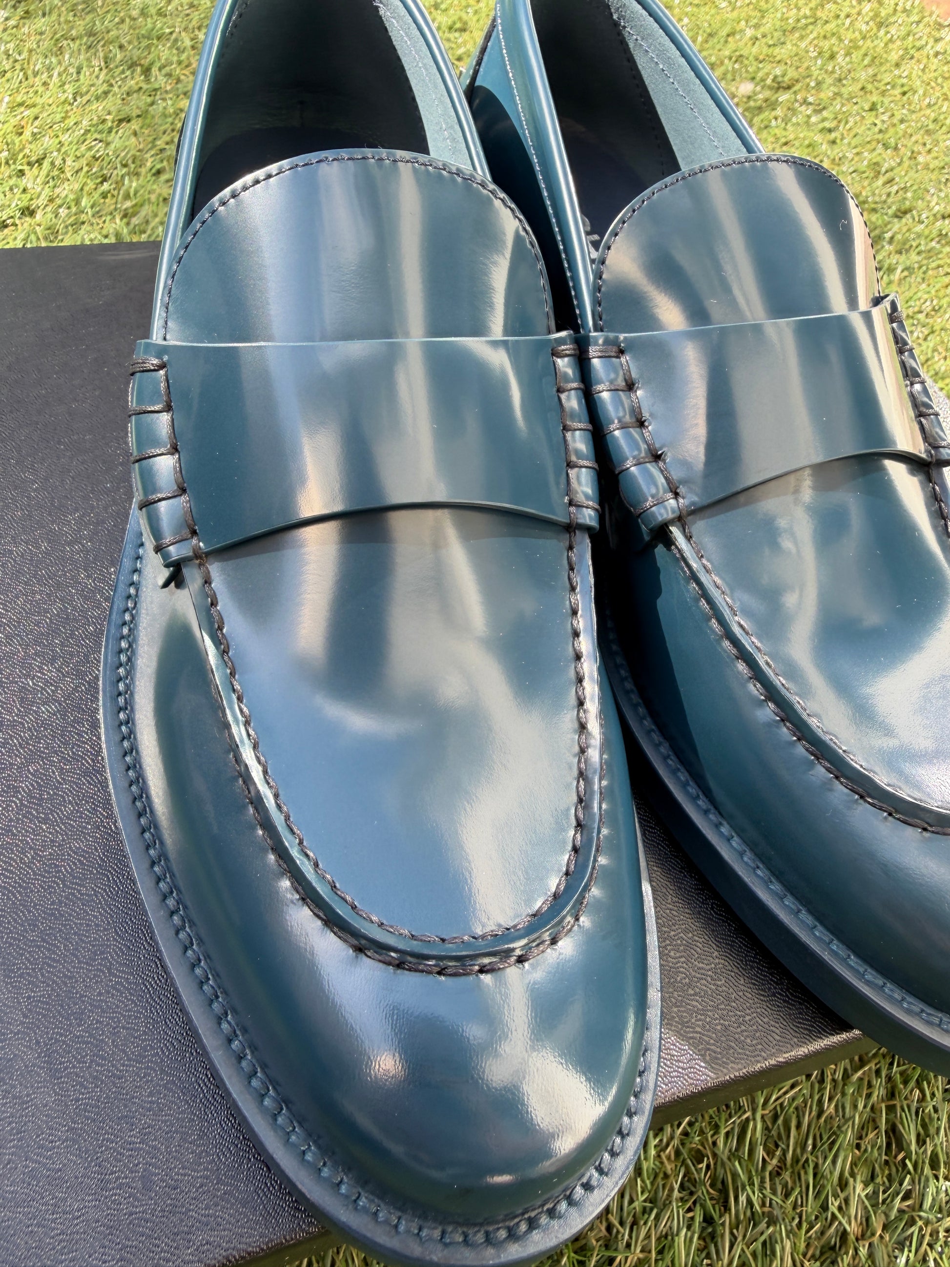 chanel men's dress shoes Chanel Men's Dress Shoes - Size 40 / 7 [Fits