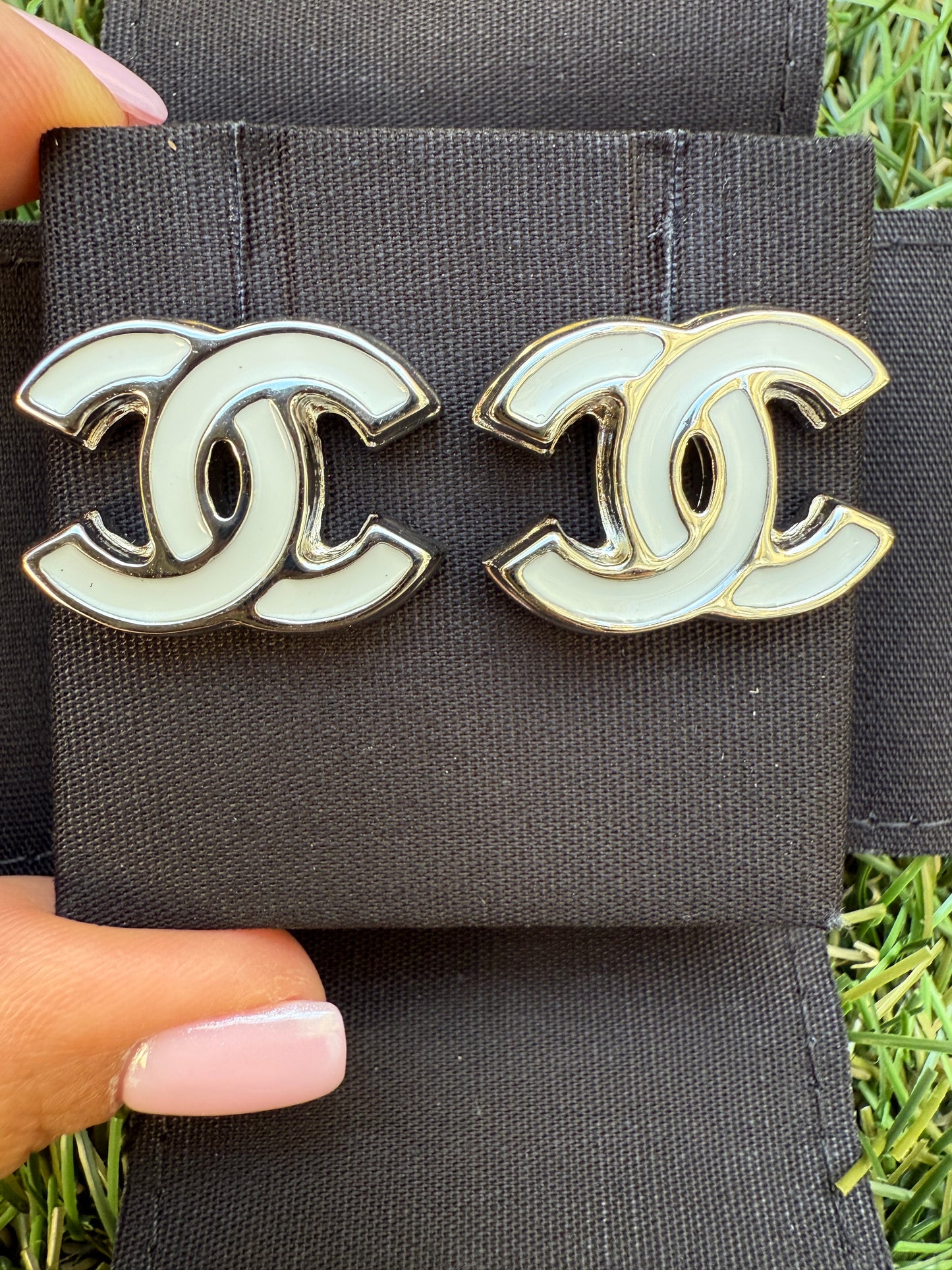2025 25S CHANEL WHITE SILVER CC LOGO RESIN ENAMEL METAL STUDS EARRINGS SOLD OUT