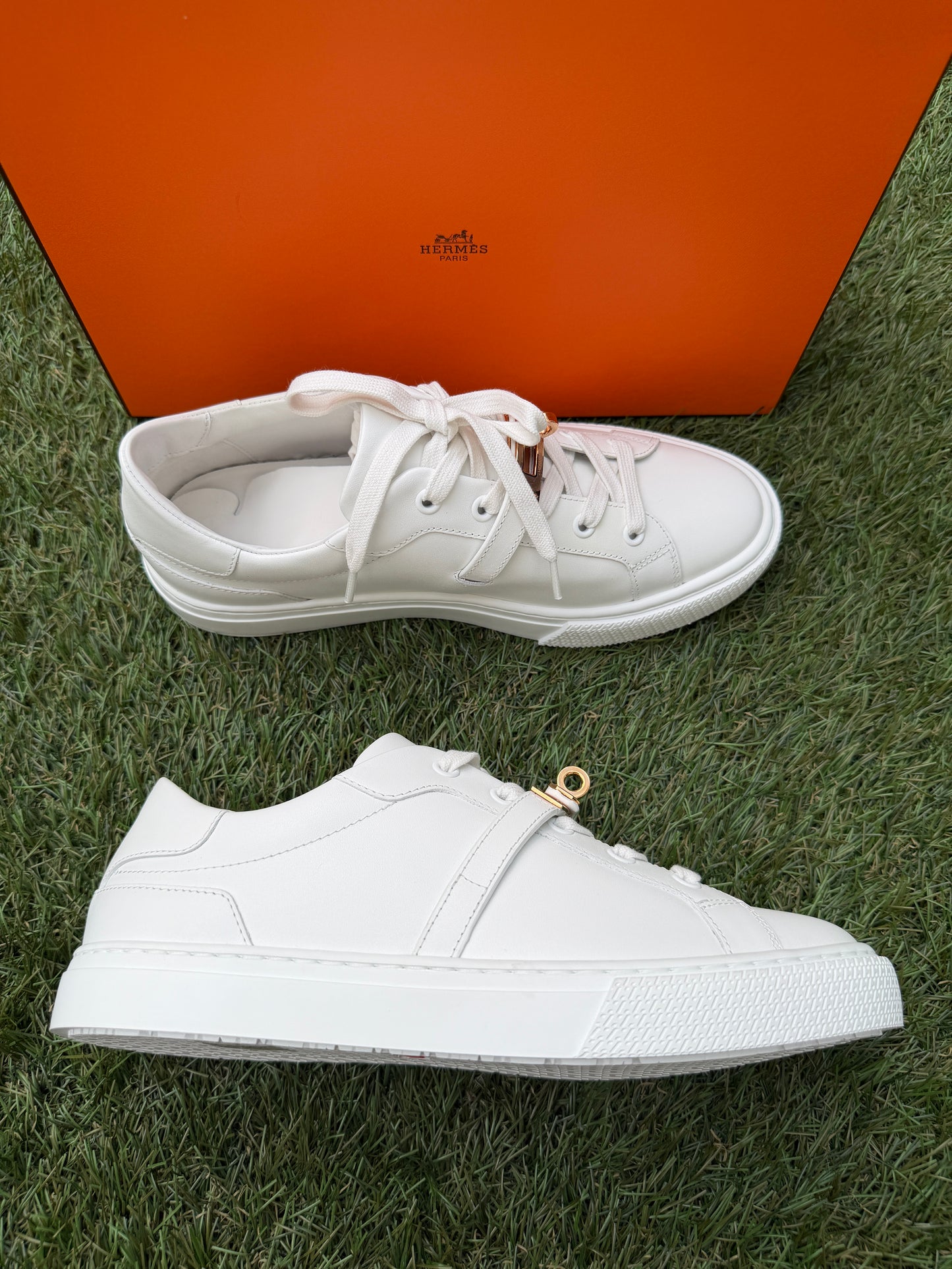 $1.7K HERMES KELLY BUCKLE DAY WHITE BLANC LEATHER WITH ROSE GOLD HW SNEAKERS