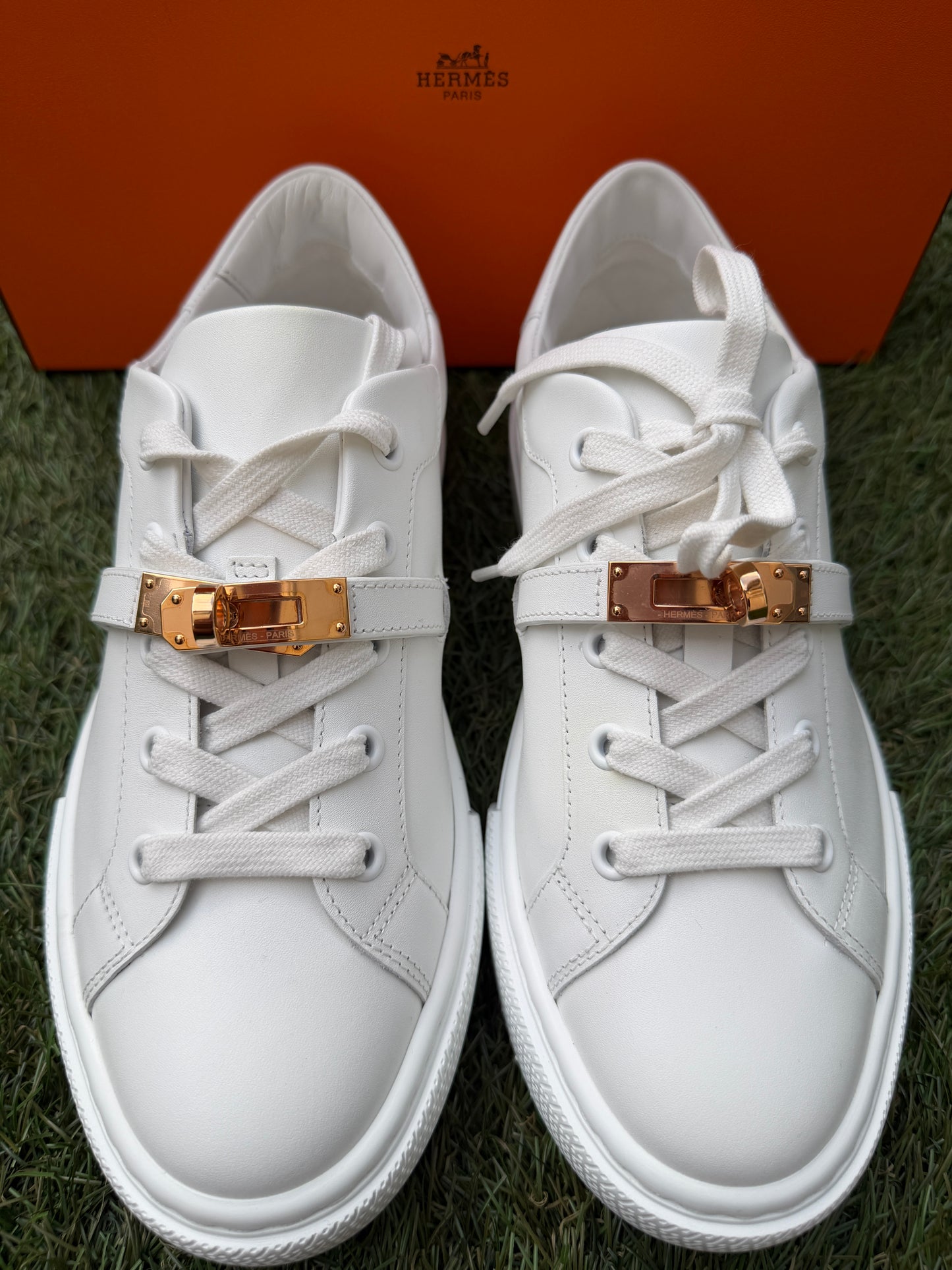 $1.7K HERMES KELLY BUCKLE DAY WHITE BLANC LEATHER WITH ROSE GOLD HW SNEAKERS