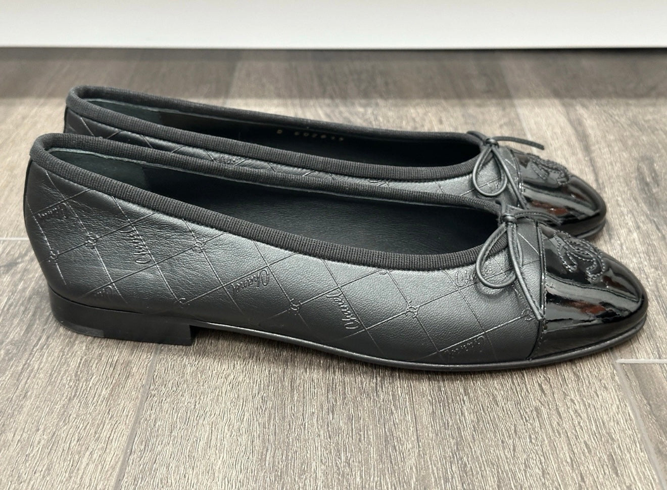 CHANEL CC LOGO STAMPED EMBOSSED BLACK LEATHER PATENT CAP TOE BALLET BALLERINA FLATS SHOES