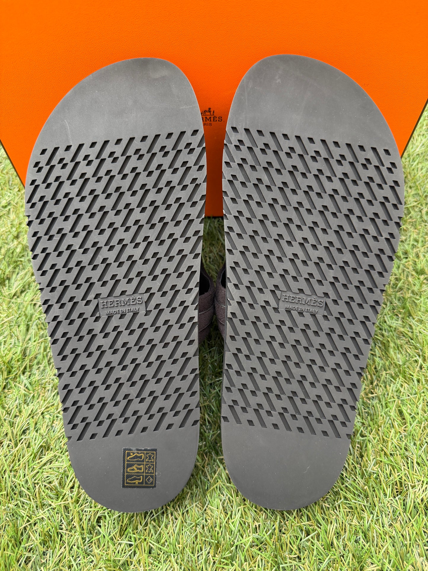 HERMES EMPIRE BLACK NOIR  SUEDE LEATHER FLIP FLOPS SHOES FLAT THONG SANDALS MULE