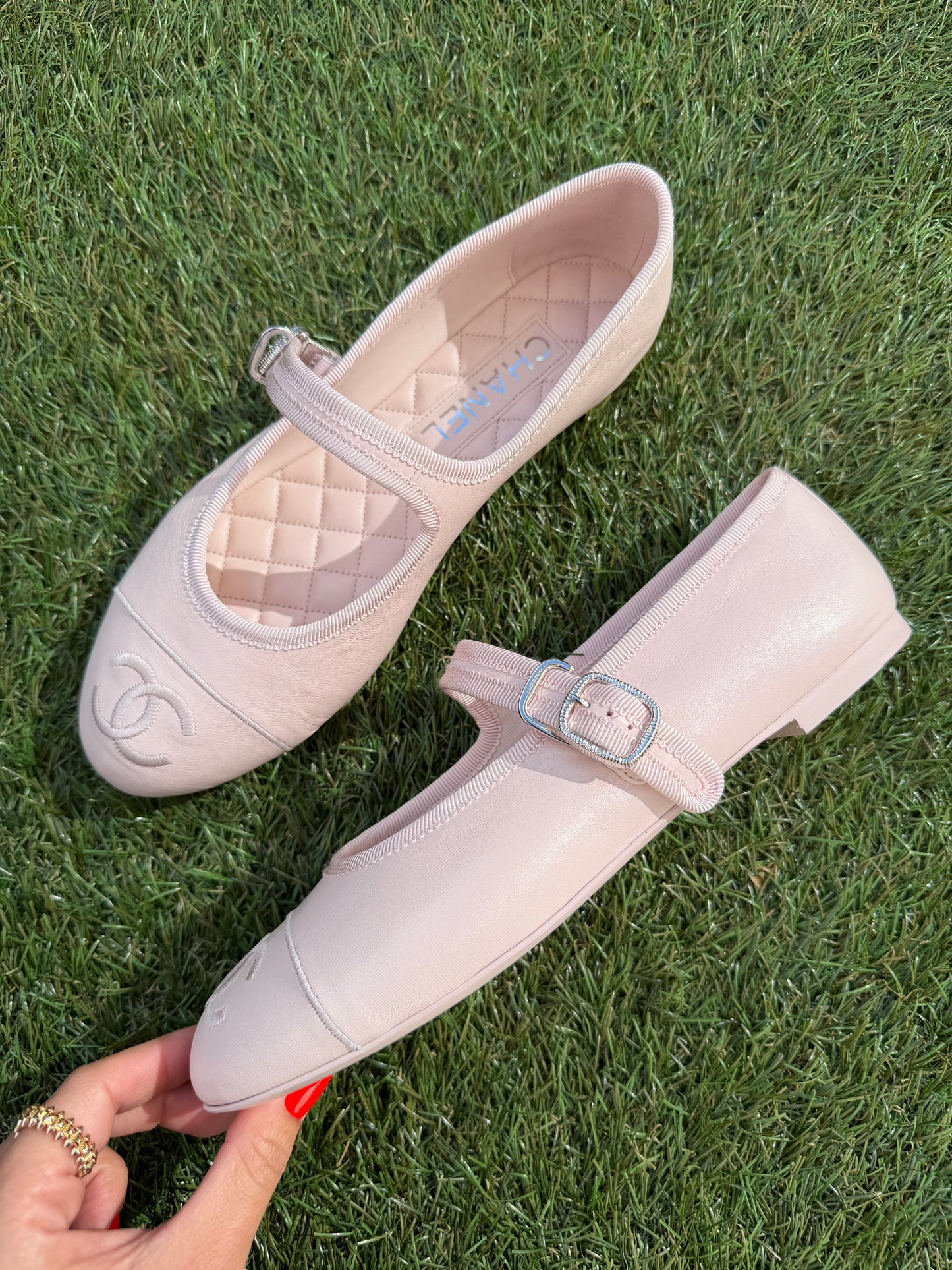 CHANEL CC LOGO LIGHT PINK LEATHER CAP TOE MARYJANE BALLET FLATS SHOES GOLD BUCKLE