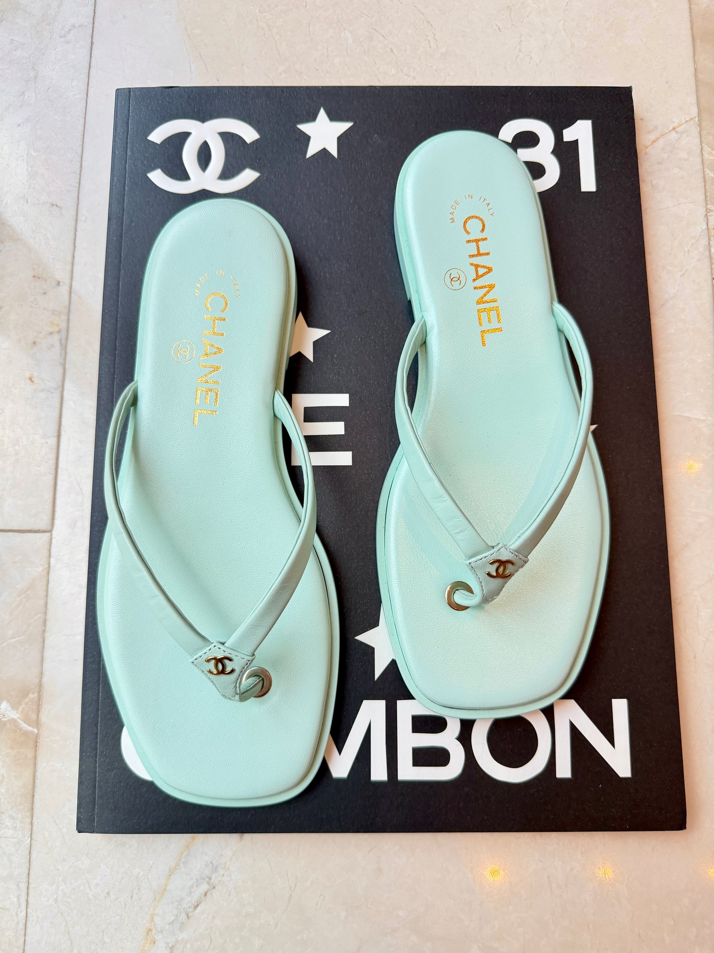 Chanel 2026 MÉTIERS D’ART Turquoise Leather Gold CC Logo Flip Flops Slides Flat Sandals Thongs