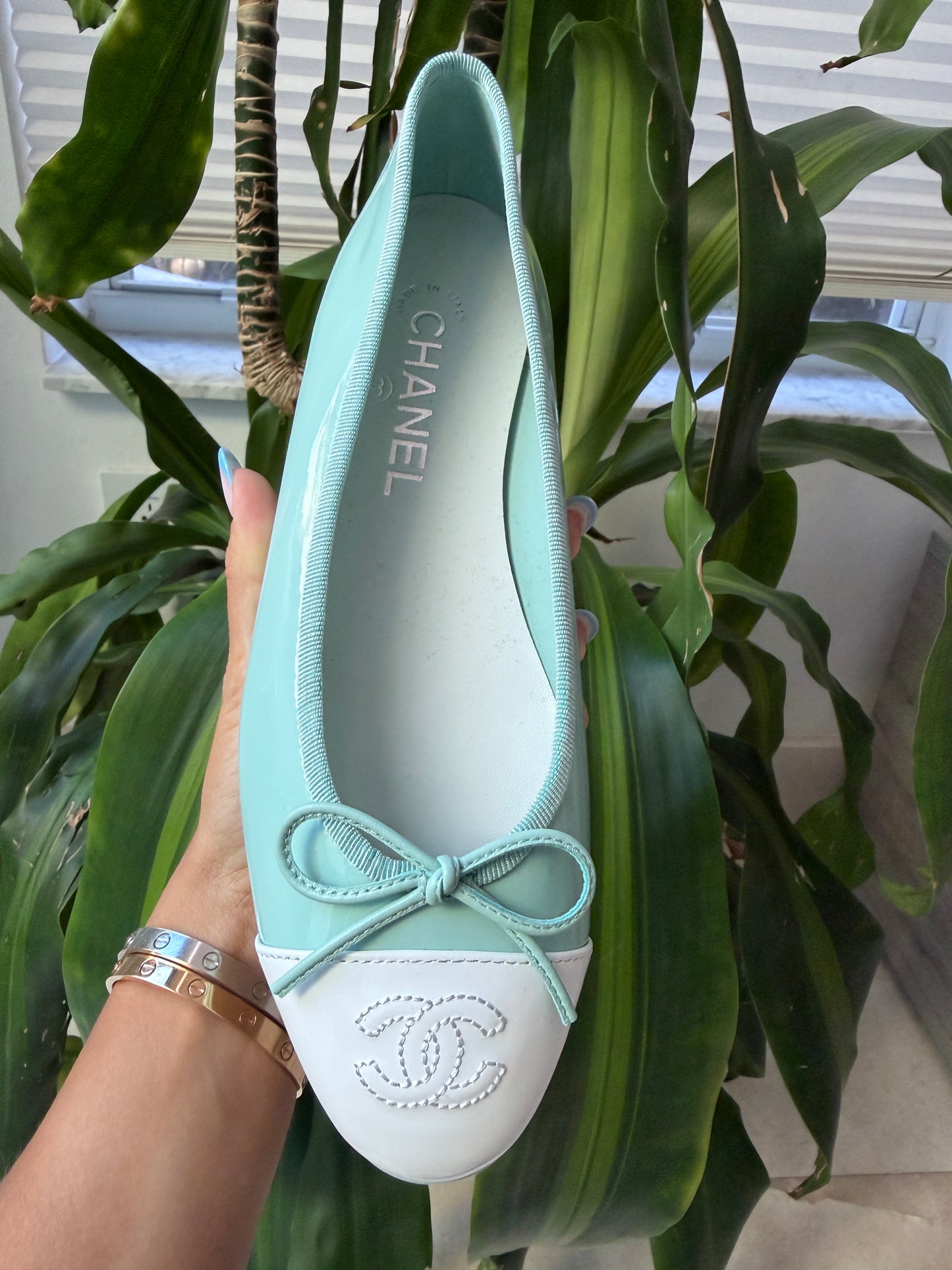 CHANEL MINTY TURQUOISE LIGHT GREEN PATENT LEATHER WHITE CC CAP TOE BALLET BALLERINA FLATS