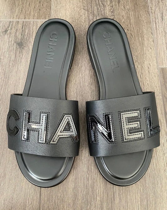 CHANEL BLACK SUEDE CALFSKIN FLAT SLIDE SANDALS WITH GOLD CC LOGO