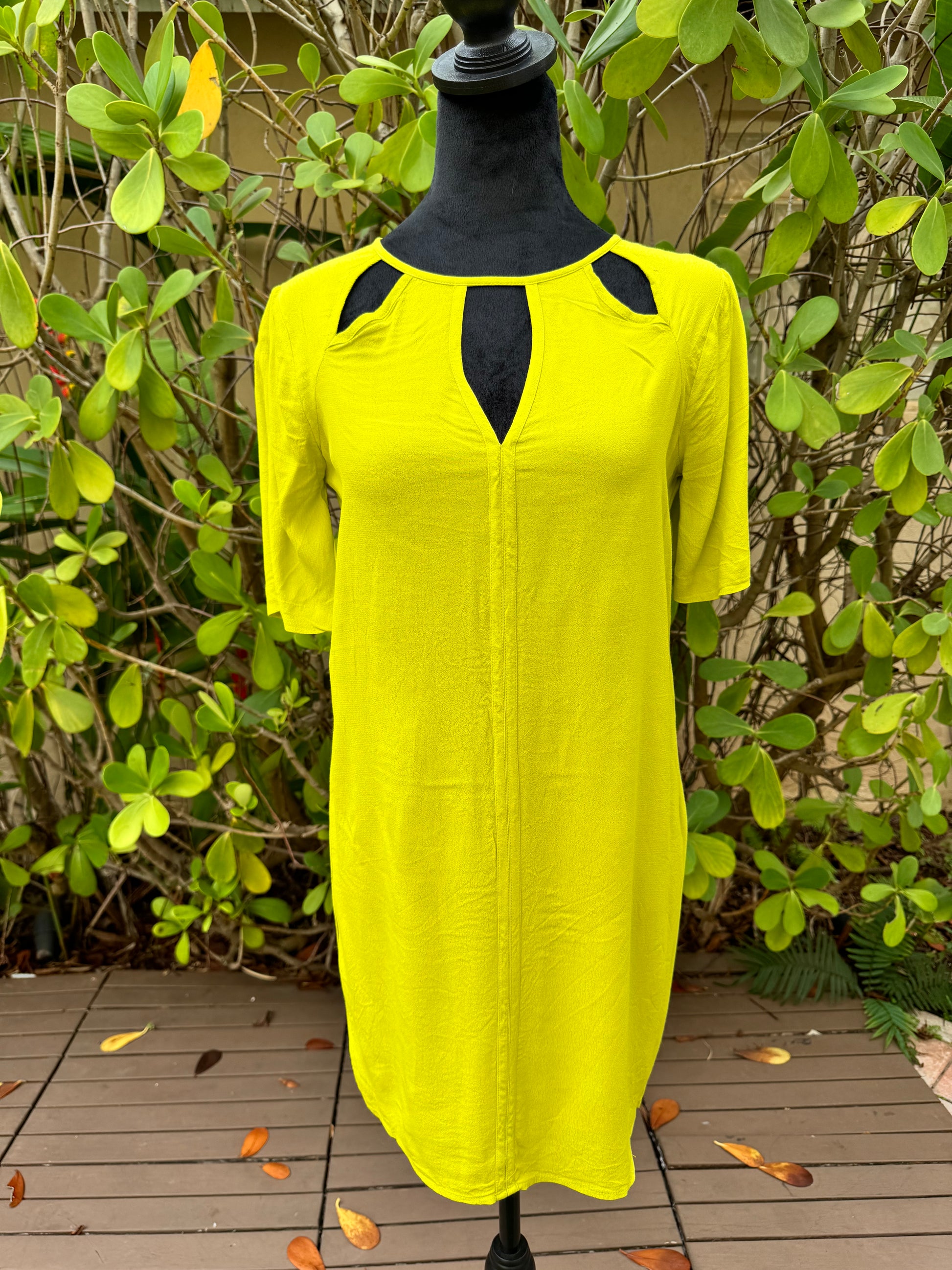 BCBGMaxazria Rosetta Lemongrass Green Half Sleeve Cut Out Shift Dress Miami Lux Boutique BCBGMaxazria Rosetta Lemongrass Green Half Sleeve Cut Out Shift Dress Miami Lux Boutique