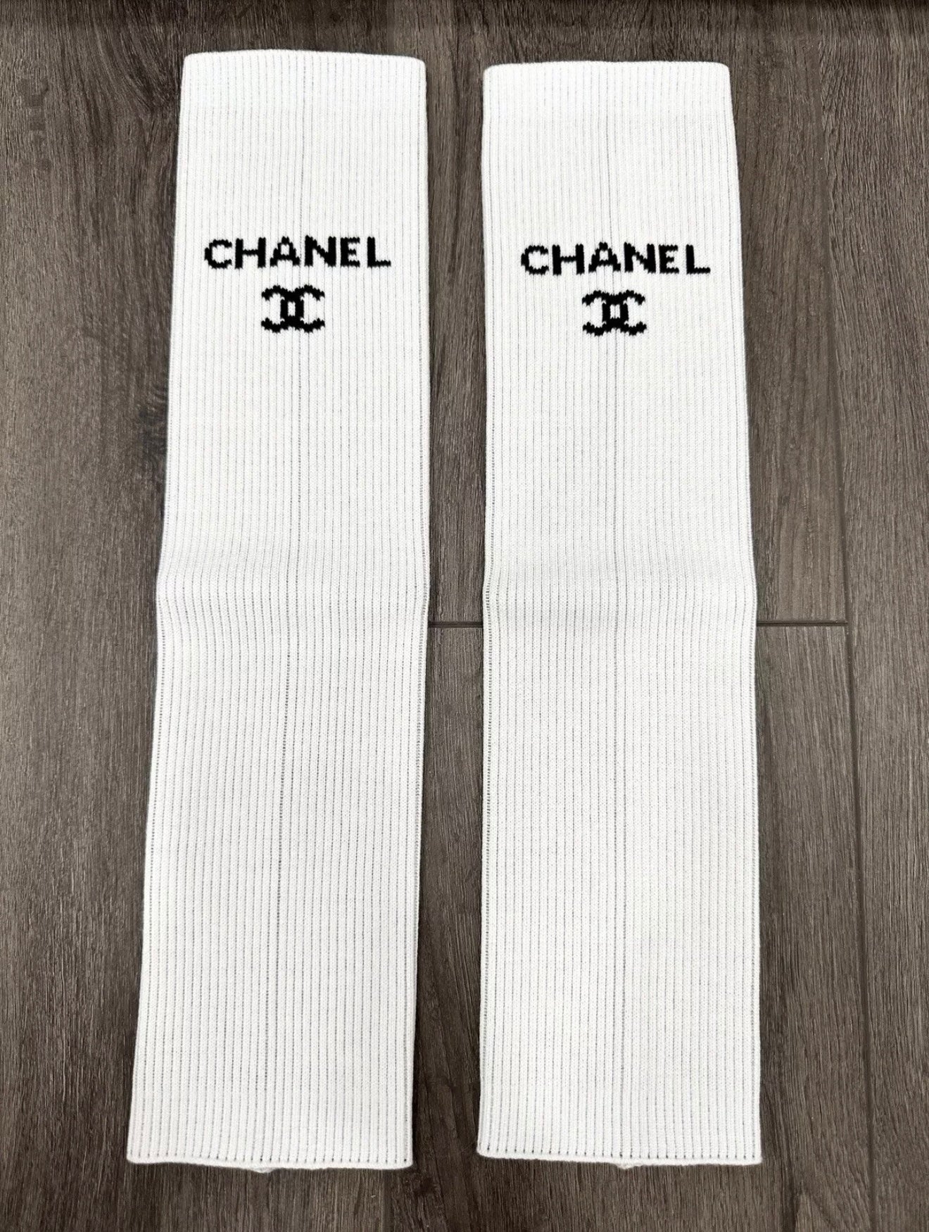 Chanel 24C WHITE LEG WARMERS FOR RUNWAY CC LOGO GAITERS STRETCHY RIB KNIT