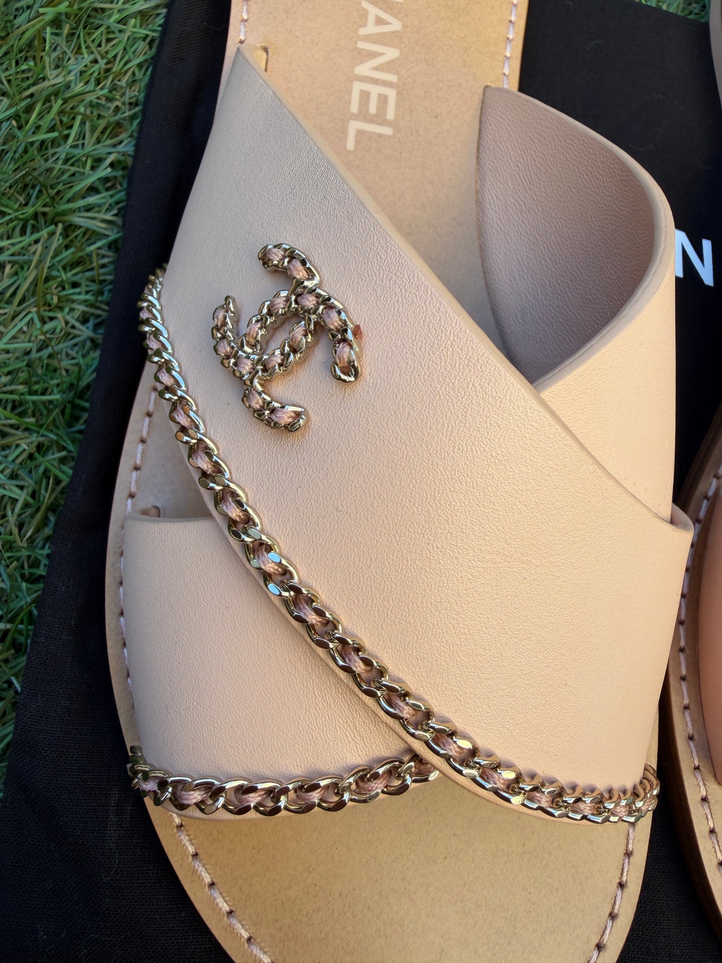 CHANEL GOLD CHAIN CC LOGO BEIGE LEATHER FLAT SHOES FLIP FLOP SANDALS MULES