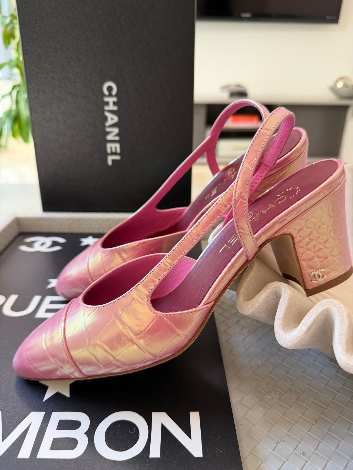 Chanel 26K Sling Crocodile Croc Embossed Patent Slingbacks Iridescent Pink Pumps