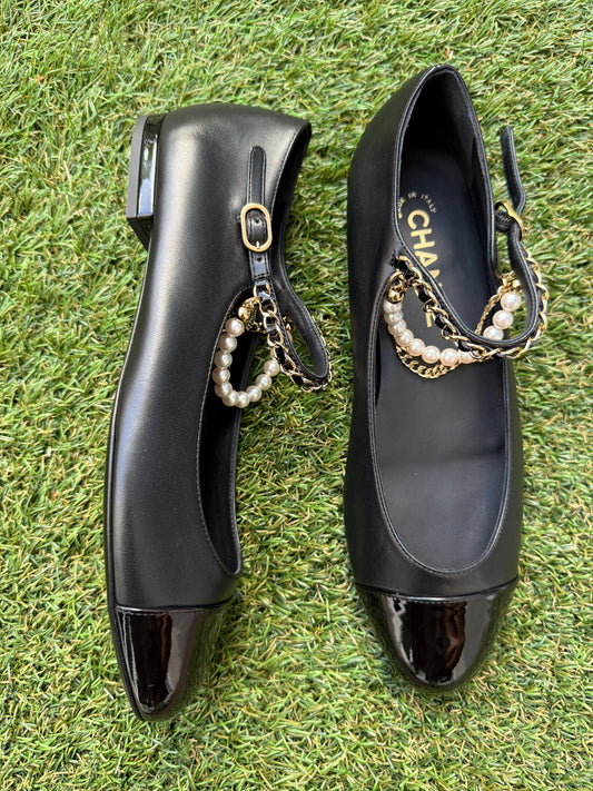 CHANEL CC LOGO BLACK LEATHER MARY-JANE BALLET FLAT SHOES PATENT CAP TOE PEARLS CHAIN ANKLE STRAP