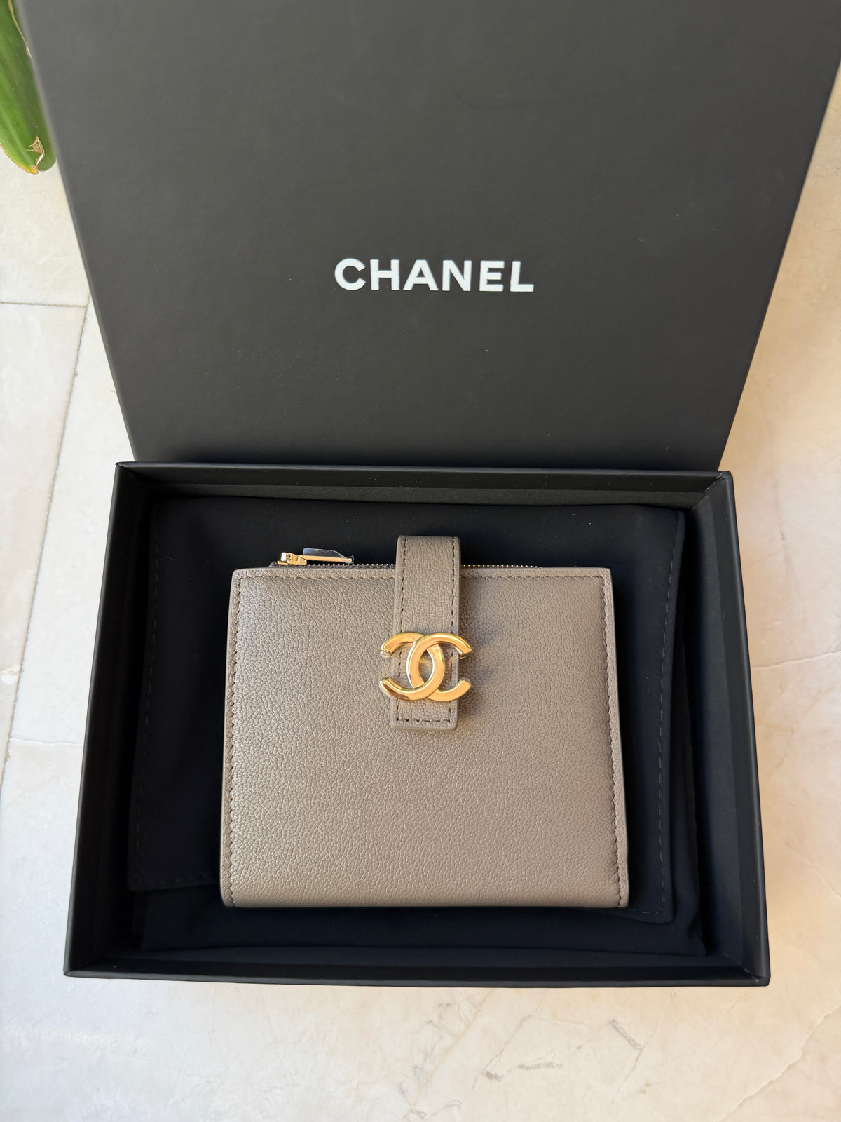 Chanel Metier’s d’Art 26A Bifold Dark Khaki Fonce Chèvre Leather Gold CC Logo Small Wallet Card Holder