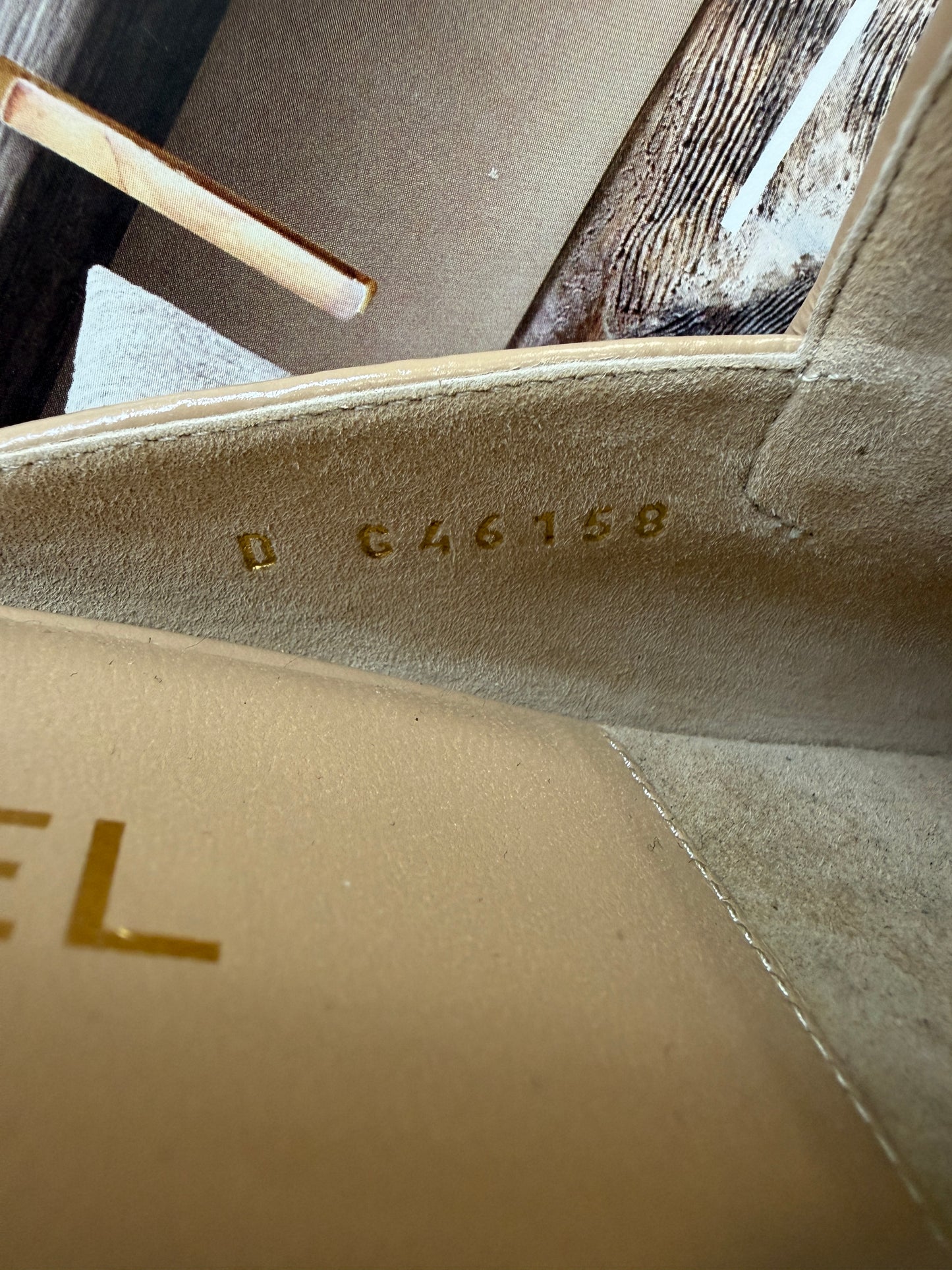 CHANEL GOLD CC LOGO WITH CRYSTALS CHAIN GOLD BEIGE NUDE PATENT LEATHER MULES SLIDES FLATS