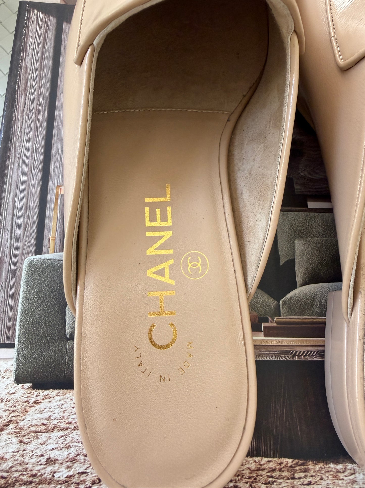 CHANEL GOLD CC LOGO WITH CRYSTALS CHAIN GOLD BEIGE NUDE PATENT LEATHER MULES SLIDES FLATS