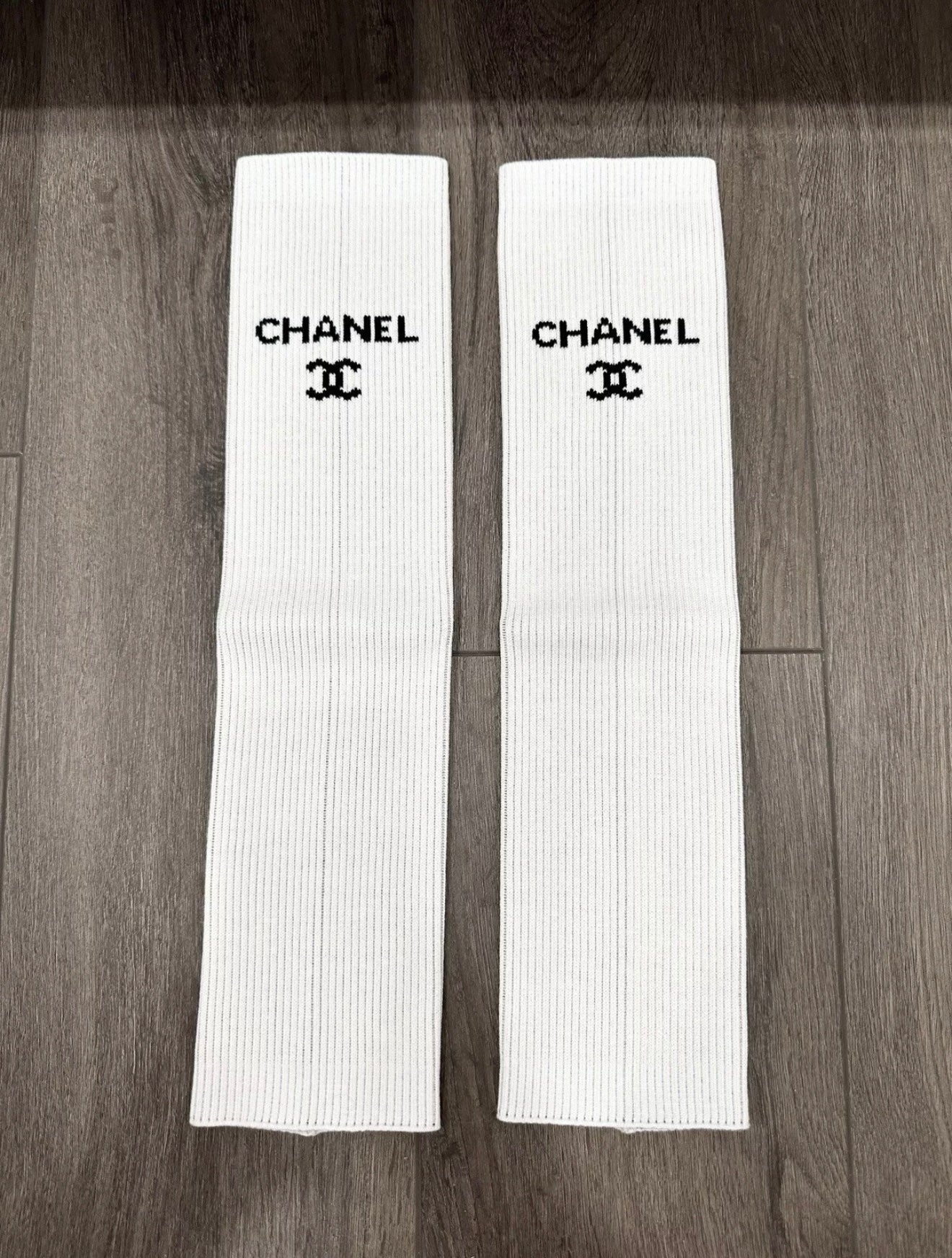 Chanel 24C WHITE LEG WARMERS FOR RUNWAY CC LOGO GAITERS STRETCHY RIB KNIT