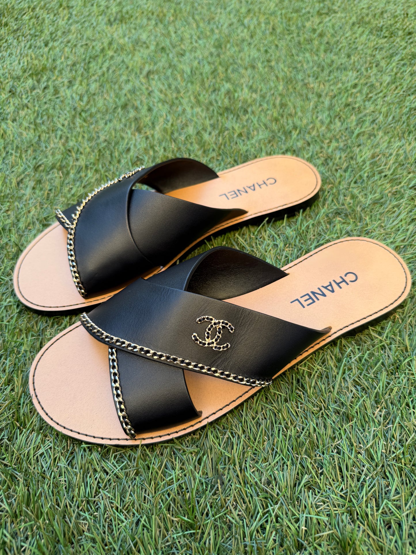 CHANEL GOLD CHAIN CC LOGO BLACK LEATHER FLAT SHOES FLIP FLOP SANDALS MULES