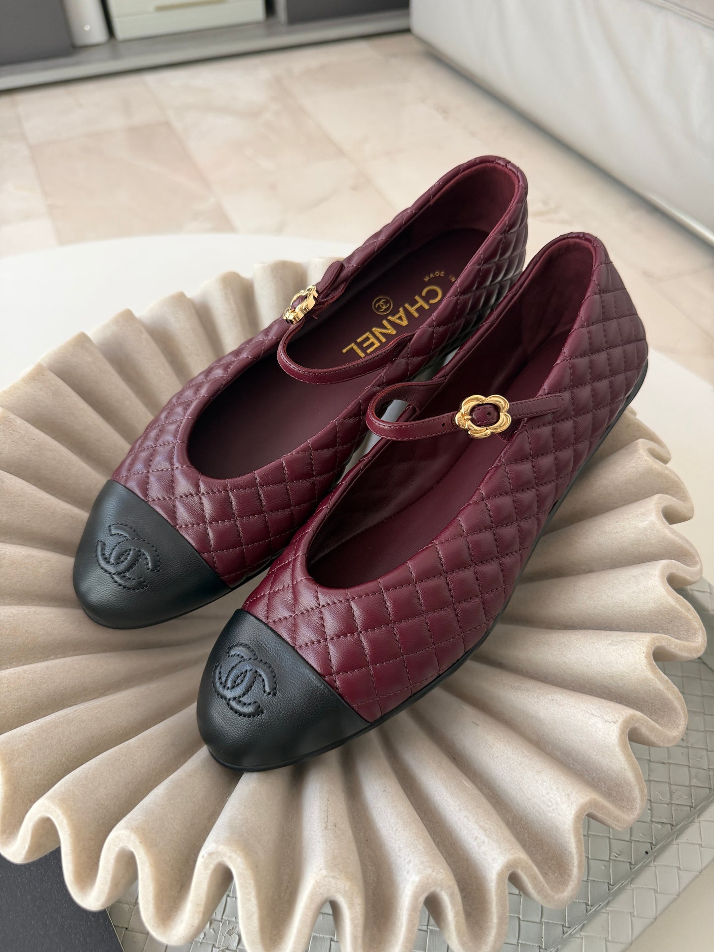 CHANEL CC LOGO BURGUNDY LEATHER MARYJANE BALLET BALLERINA FLATS SHOES GOLD BUCKLE QUILTED BLACK CAP TOE