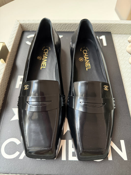 CHANEL F/W 2026 BLACK SHINY CALFSKIN LEATHER LOAFERS SQUARE TOE BLAZY FLATS