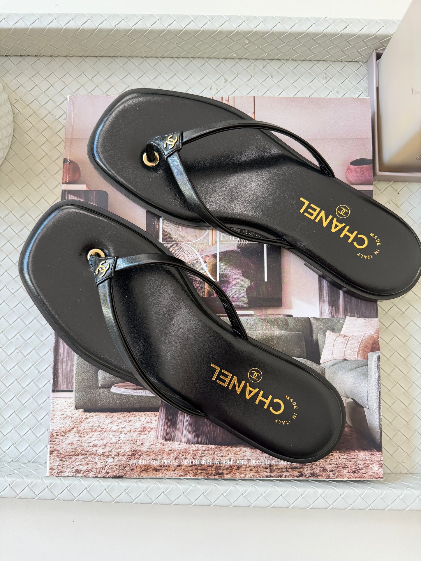 Chanel 2026 MÉTIERS D’ART Black Leather Gold CC Logo Flip Flops Slides Flat Sandals Thongs
