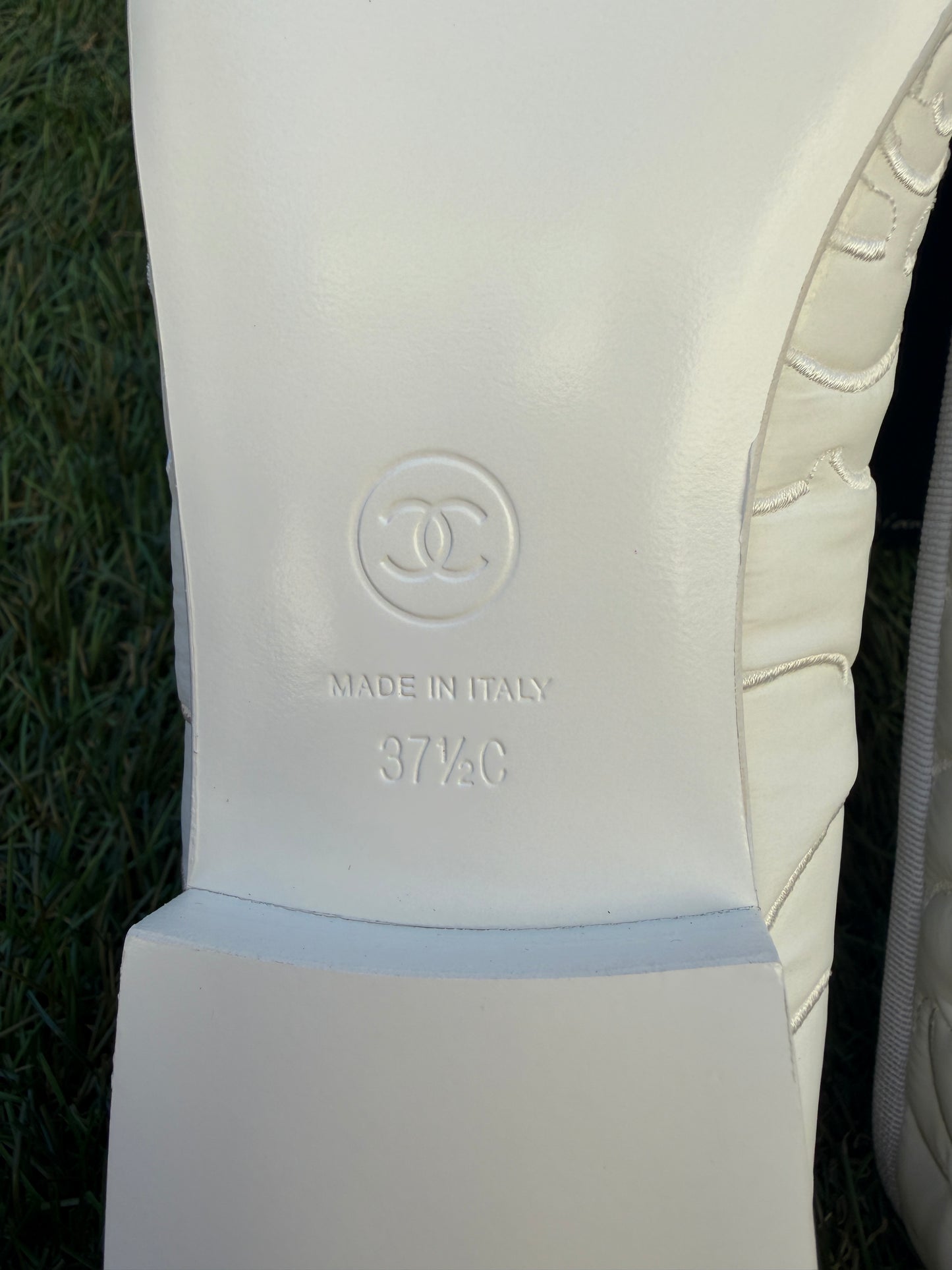 CHANEL WHITE LOGO CAMELLIA EMBOSSED EMBROIDERED FABRIC NYLON BALLET BALLERINA FLATS CAP TOE