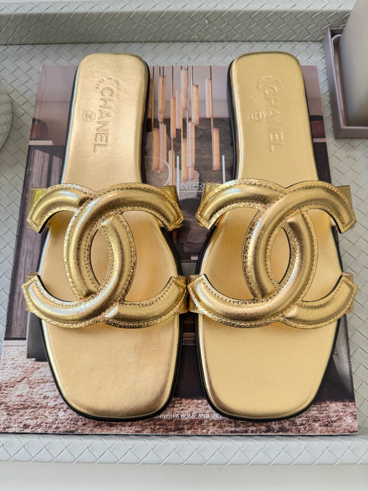 Chanel SS 26 Blazy Gold Crackled Leather CC Logo Slides Flat Flip Flop Mules Sandals
