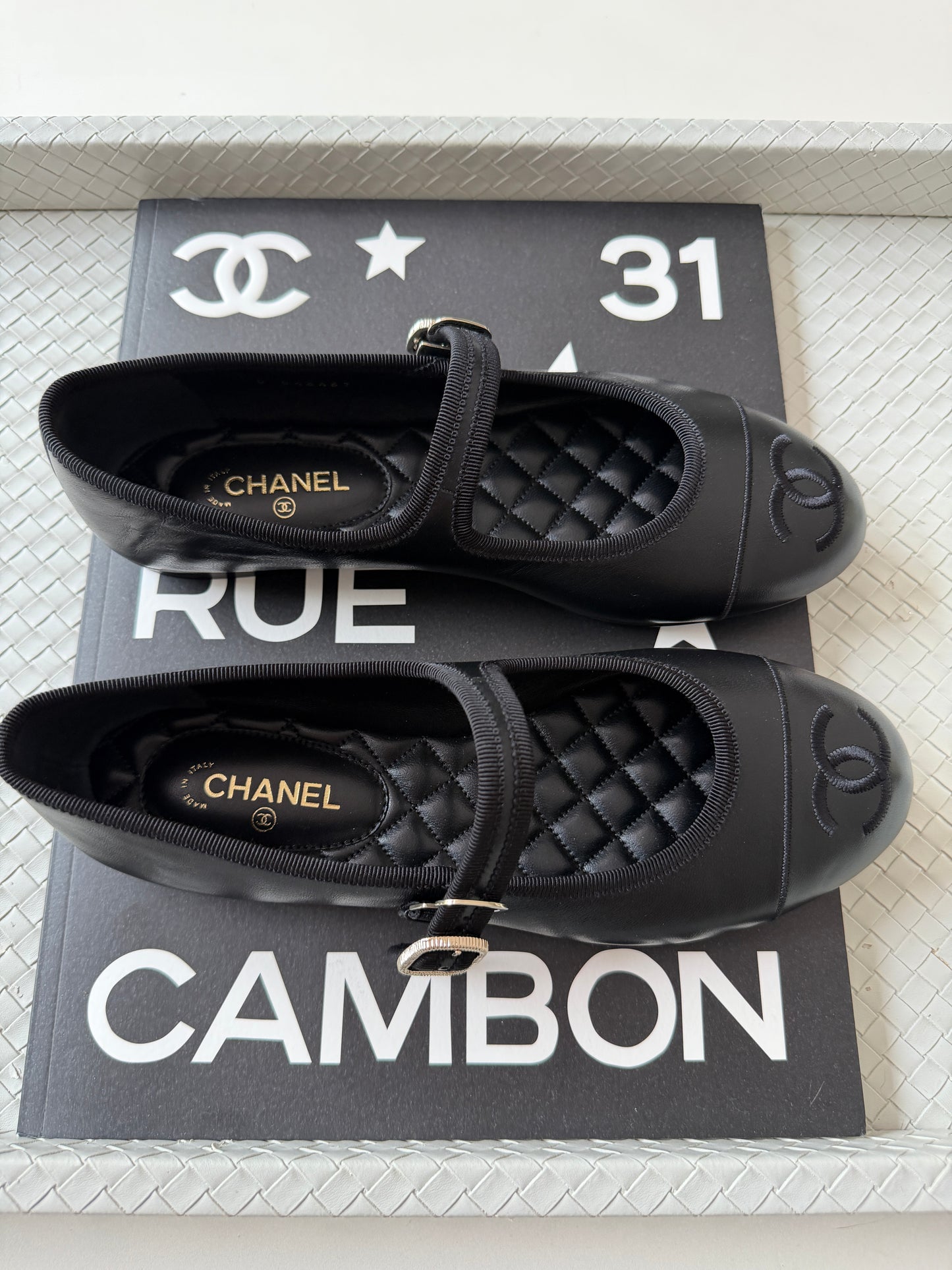 2026 CHANEL CC LOGO BLACK LEATHER CAP TOE MARYJANE BALLET FLATS SHOES GOLD BUCKLE