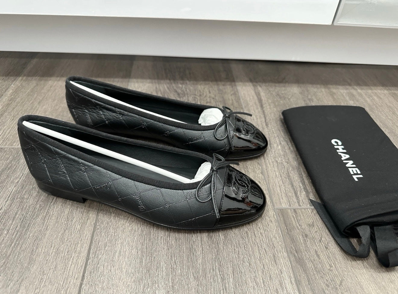 CHANEL CC LOGO STAMPED EMBOSSED BLACK LEATHER PATENT CAP TOE BALLET BALLERINA FLATS SHOES